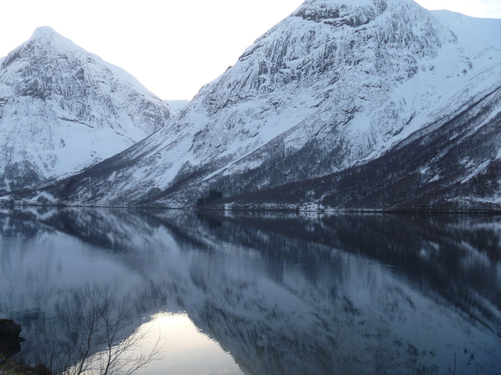 Panasonic DMC-FP3 sample photo. Norway, winter, reflection photography