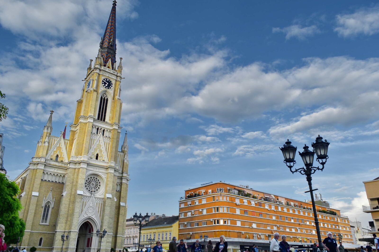 Nikon D5500 sample photo. Crowd, downtown, tourism, tourist photography