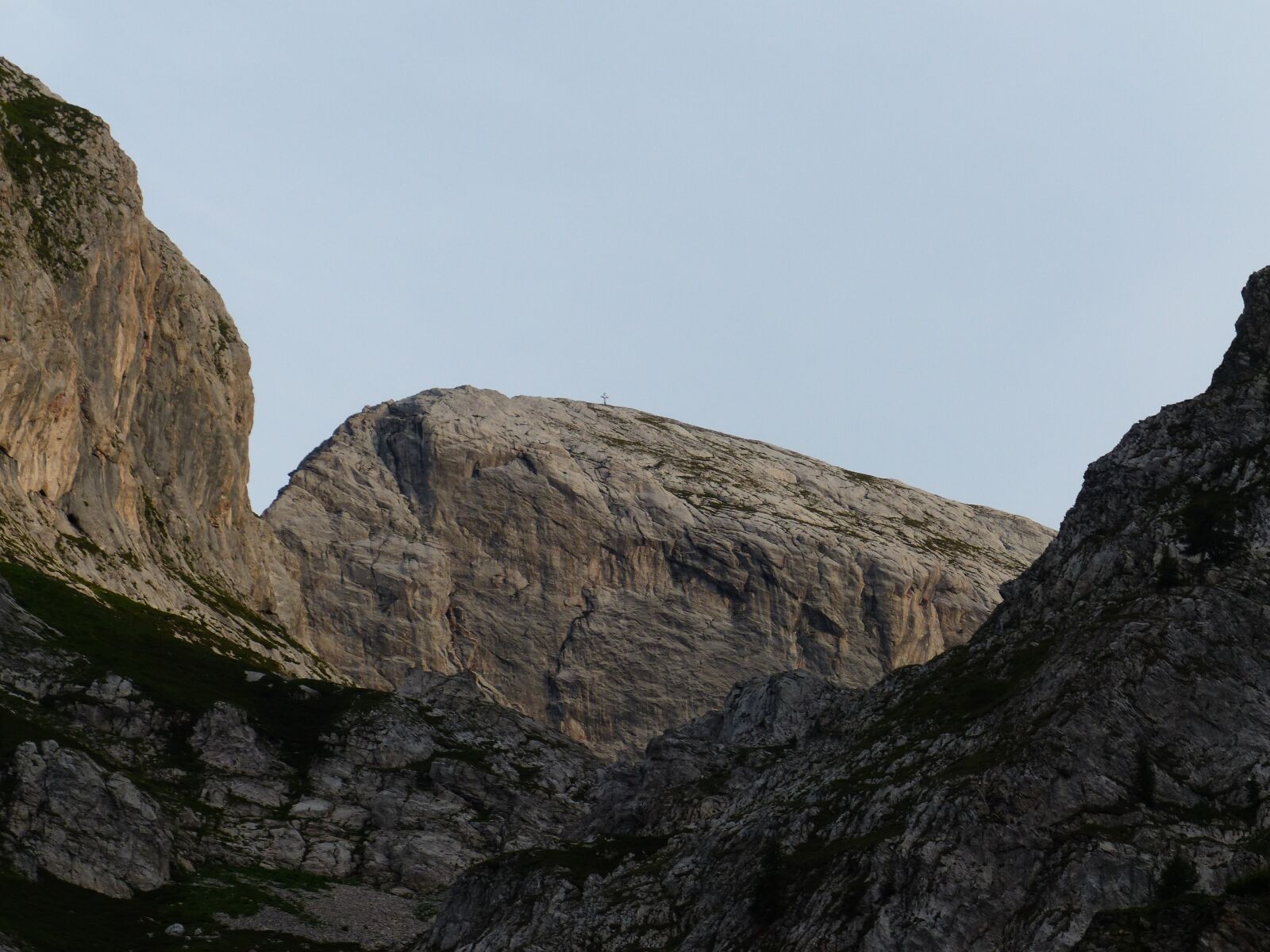 Panasonic Lumix DMC-FZ200 sample photo. Mountains, trueb, even photography