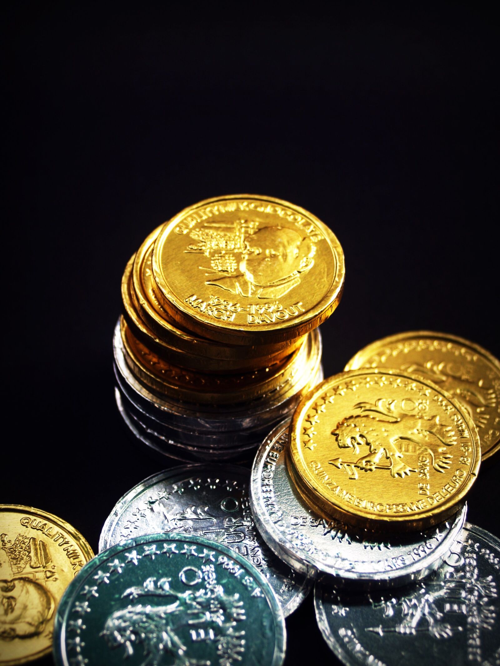 Olympus E-300 (EVOLT E-300) sample photo. Coin, gold, cash photography