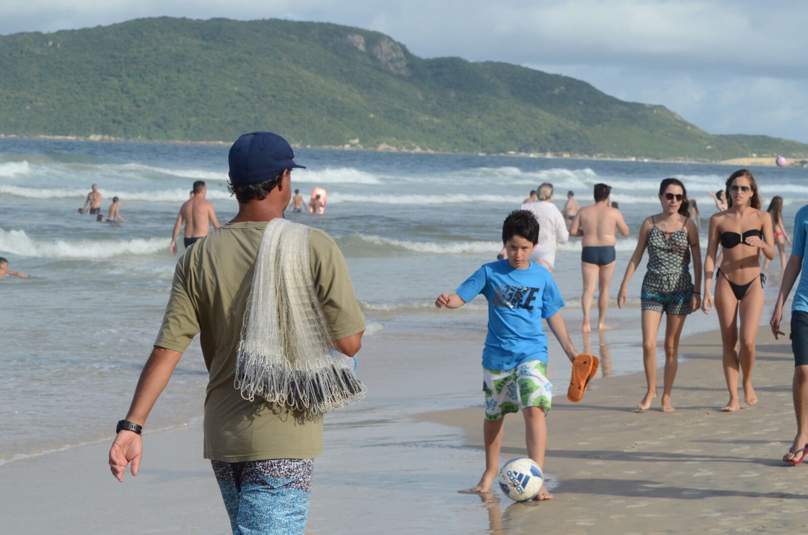 Nikon D7000 sample photo. Fisherman, beach, fishing photography