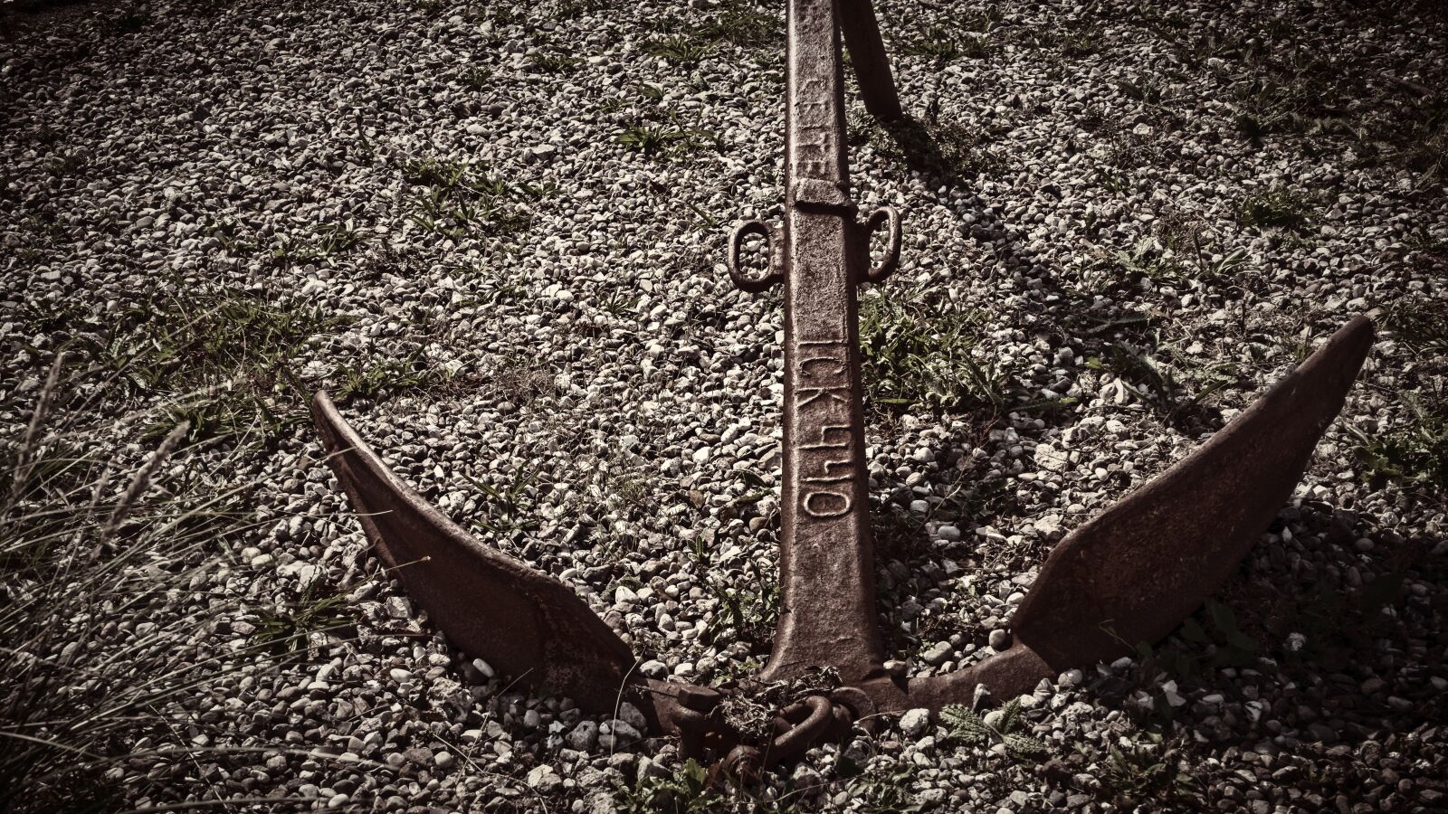 Sony a7 II + Sony FE 28-70mm F3.5-5.6 OSS sample photo. Anchor, old, rustic photography