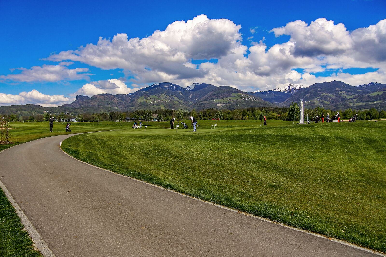 1 NIKKOR VR 10-100mm f/4-5.6 sample photo. Golf, sport, grass photography