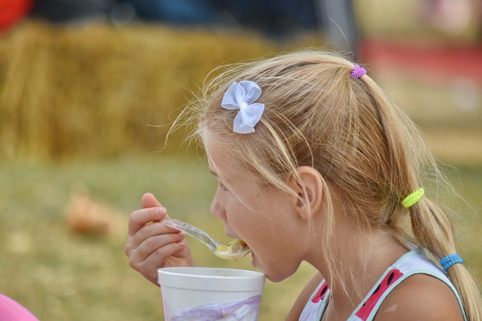 Nikon D5500 sample photo. Beautiful, blonde hair, eating photography