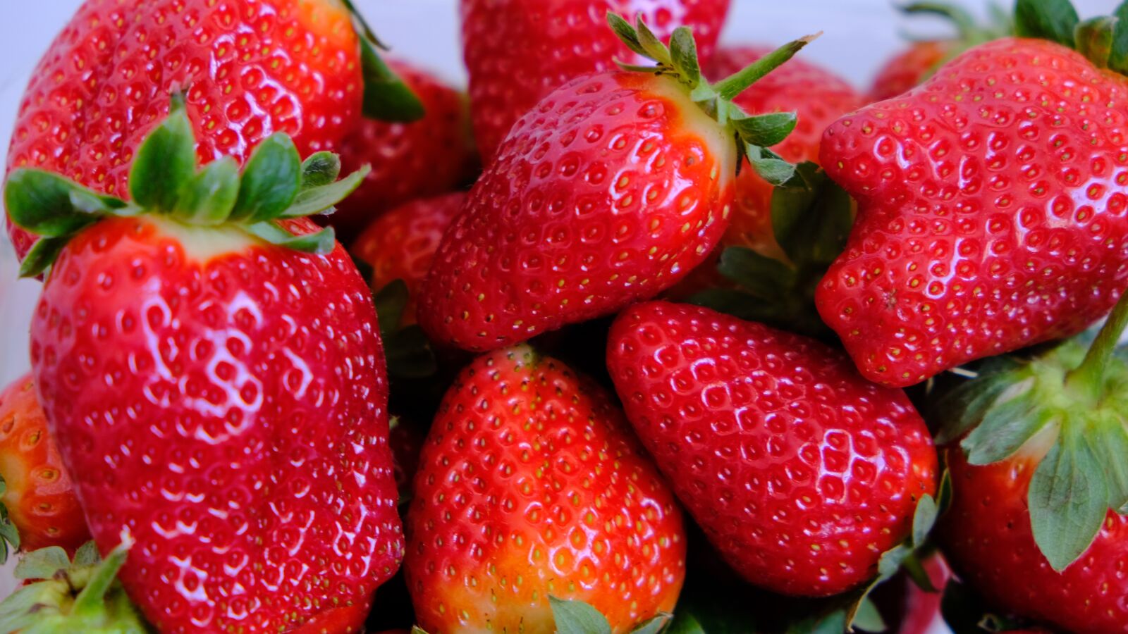 Fujifilm X-T20 sample photo. Strawberry, fruit, healthy photography