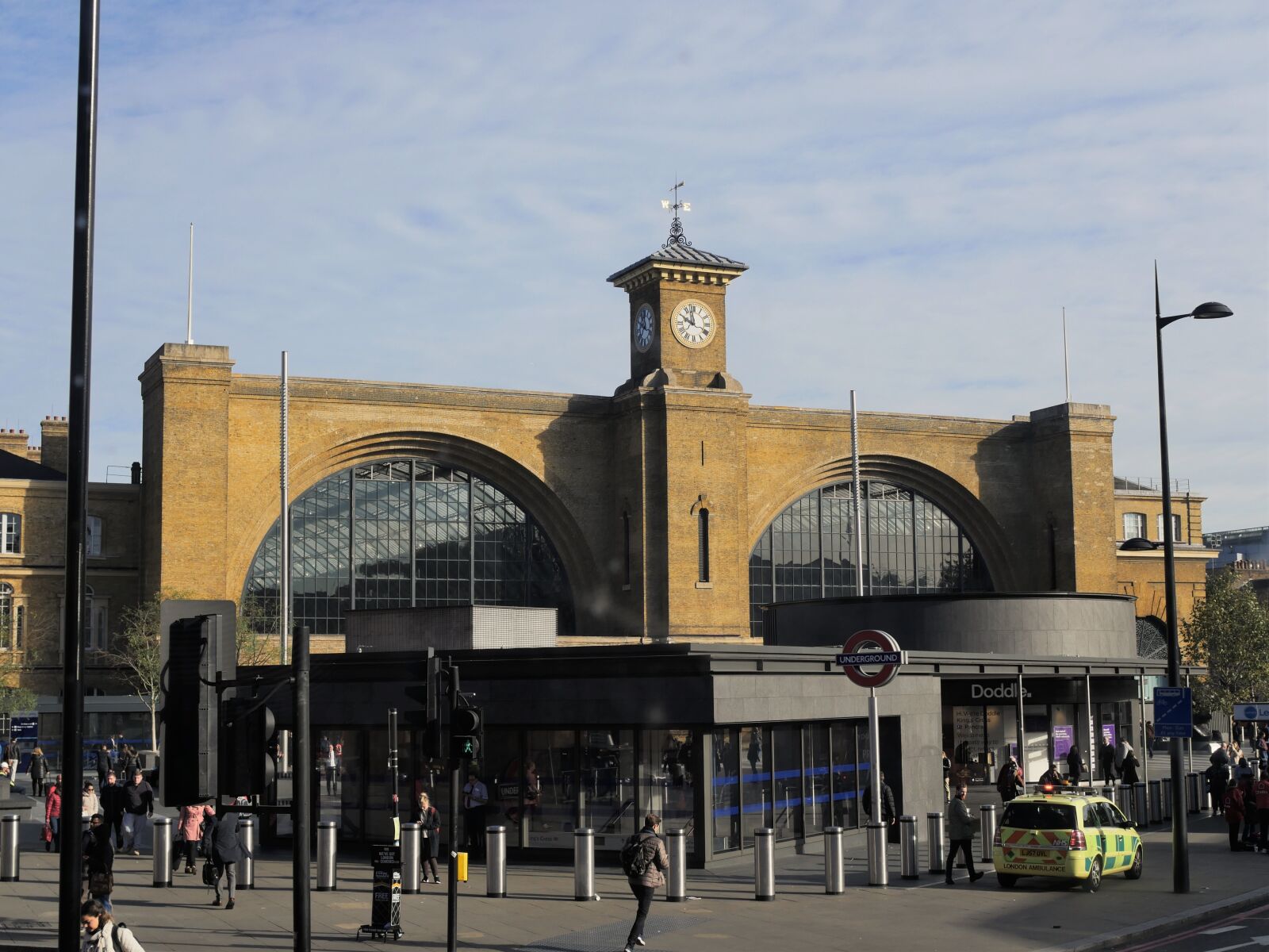 Panasonic Lumix DMC-GH4 sample photo. London, kings cross, railway photography