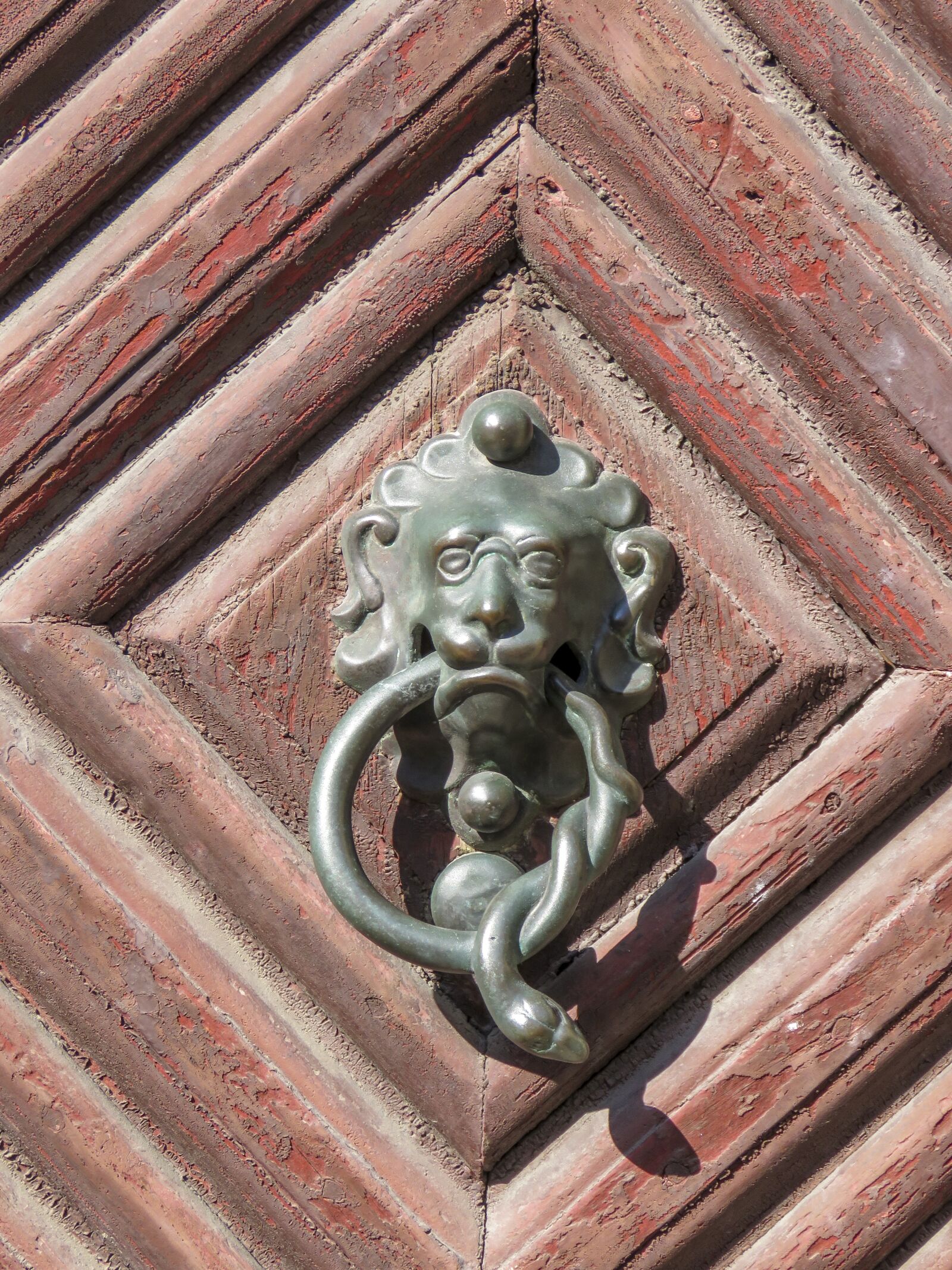 Canon PowerShot SX60 HS sample photo. Door, wooden, rapper photography
