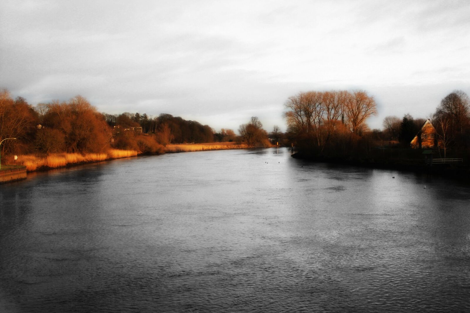 Canon EOS 600D (Rebel EOS T3i / EOS Kiss X5) sample photo. Foot, water, sky photography