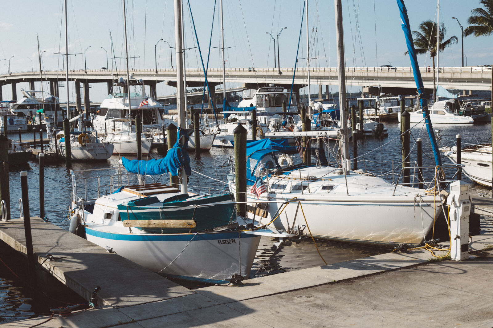 Canon EOS 6D + Canon EF 50mm F1.8 STM sample photo. Boats, bridge, coast, dock photography