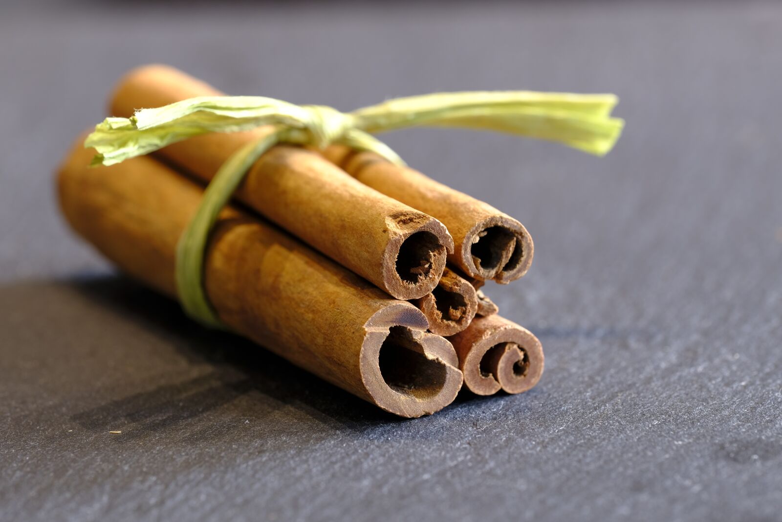 Fujifilm X-T2 + Fujifilm XF 80mm F2.8 R LM OIS WR Macro sample photo. Cinnamon, cinnamon stick, fragrance photography