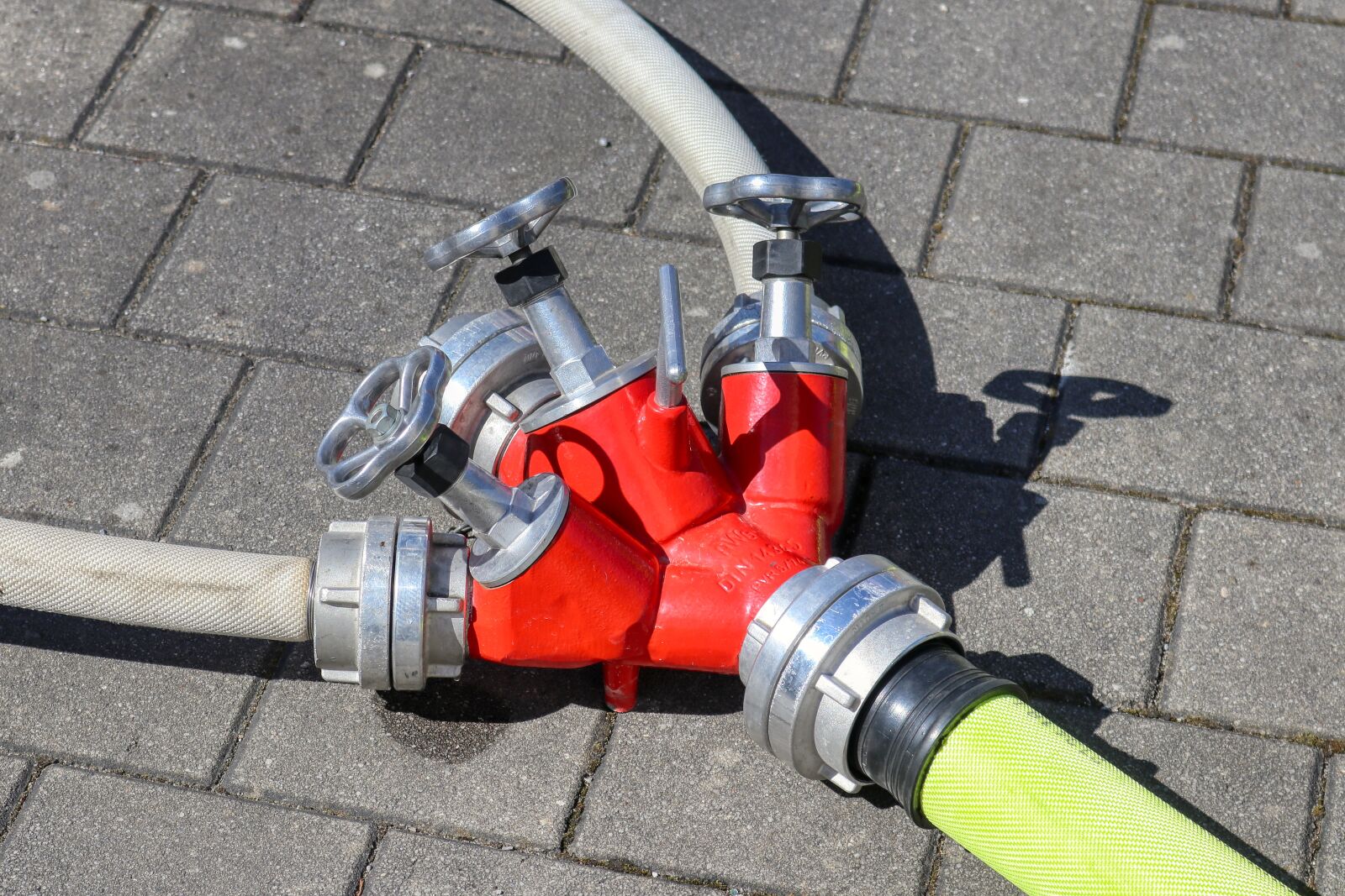 Canon EOS 80D sample photo. Distribution, water, fire hose photography