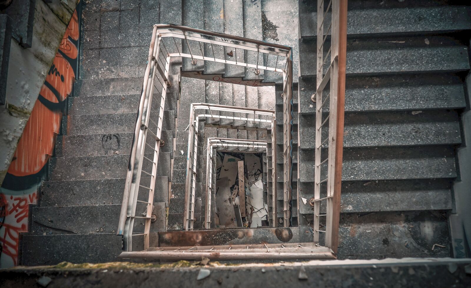 Olympus OM-D E-M10 sample photo. Lost places, hall, abandoned photography