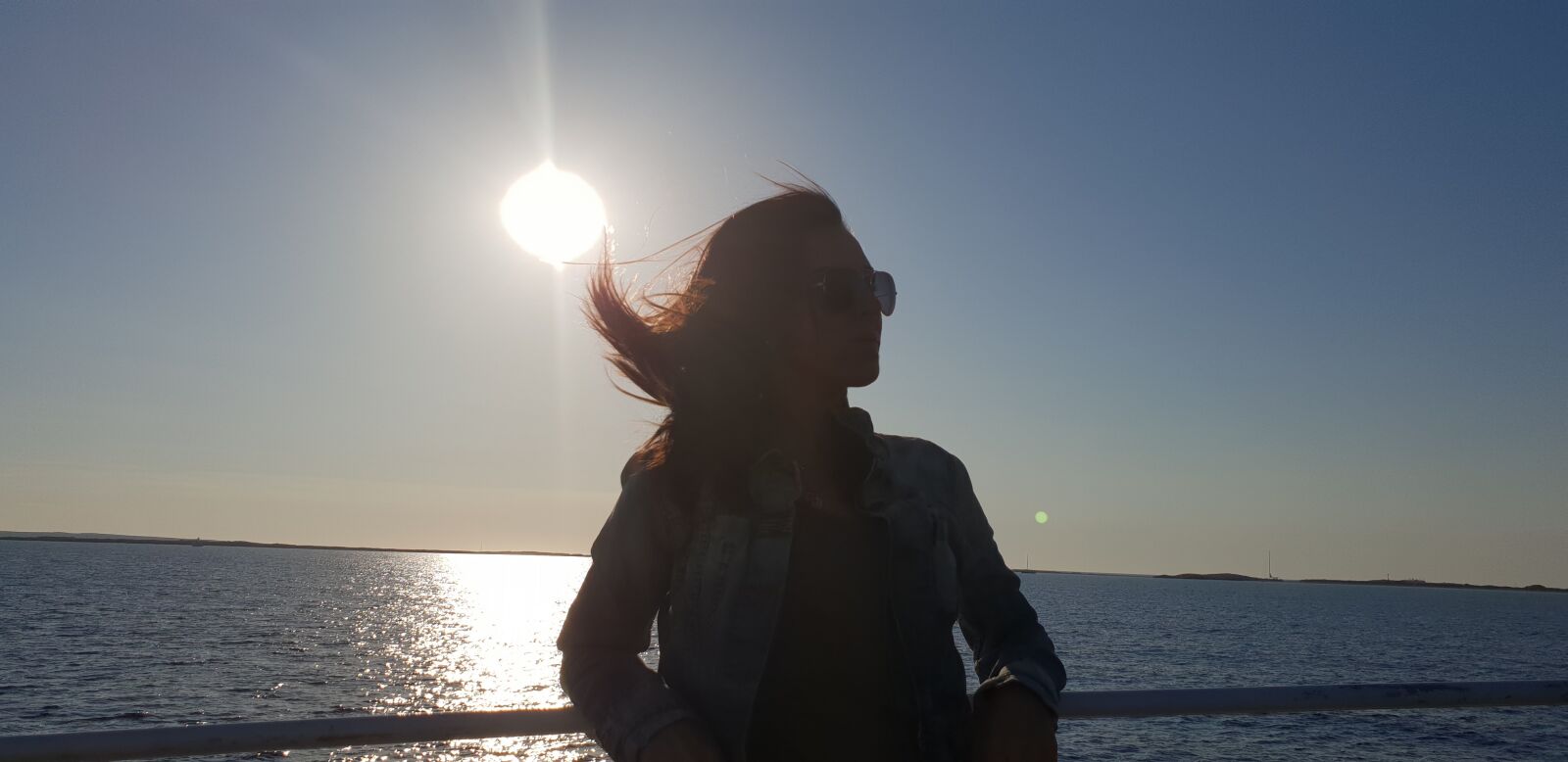Samsung Galaxy S9+ sample photo. Backlight boat, sun, sea photography