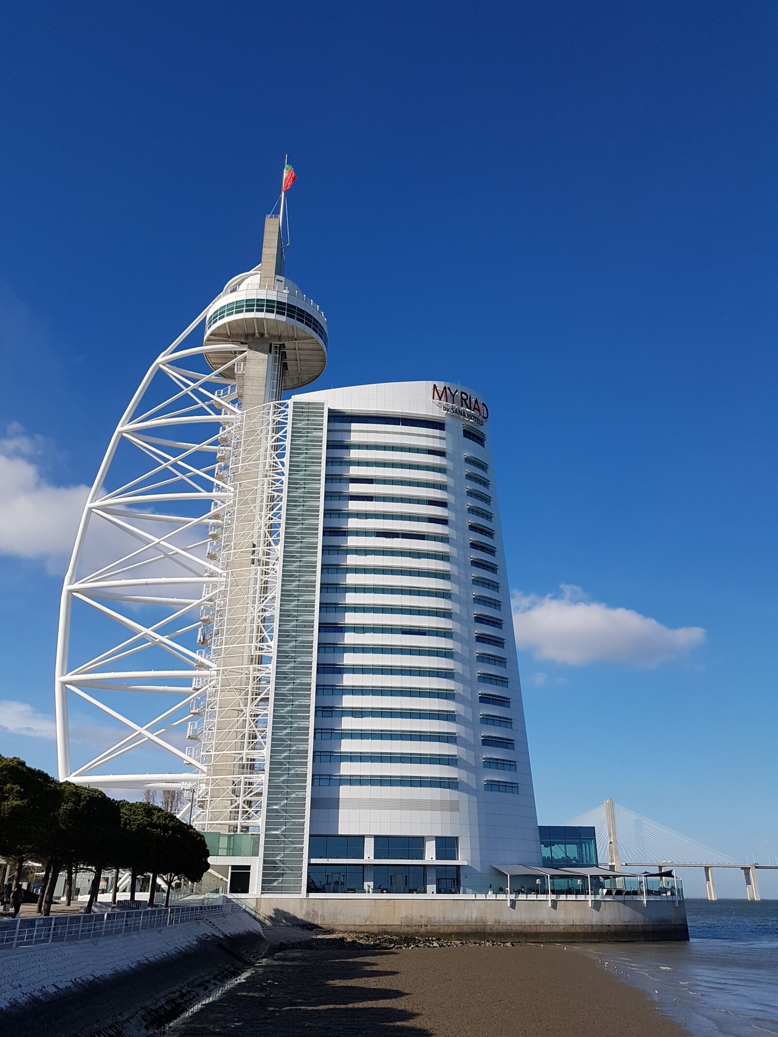 Samsung Galaxy S7 Edge sample photo. Hotel, portugal, sky photography