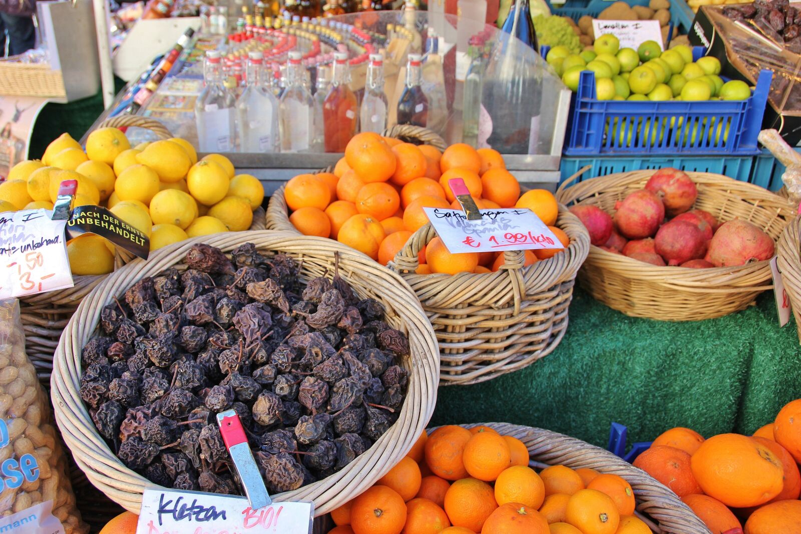Canon EOS 550D (EOS Rebel T2i / EOS Kiss X4) sample photo. Market, fruit, basket photography