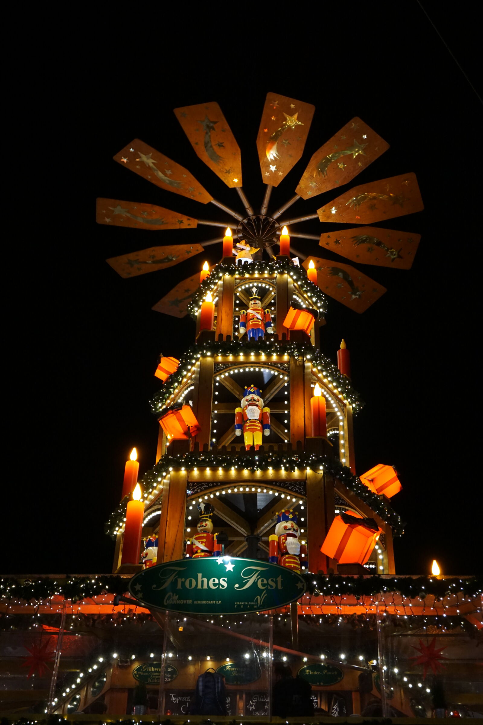 Sony E 16-50mm F3.5-5.6 PZ OSS sample photo. Christmas, colorful, festival, hannover photography