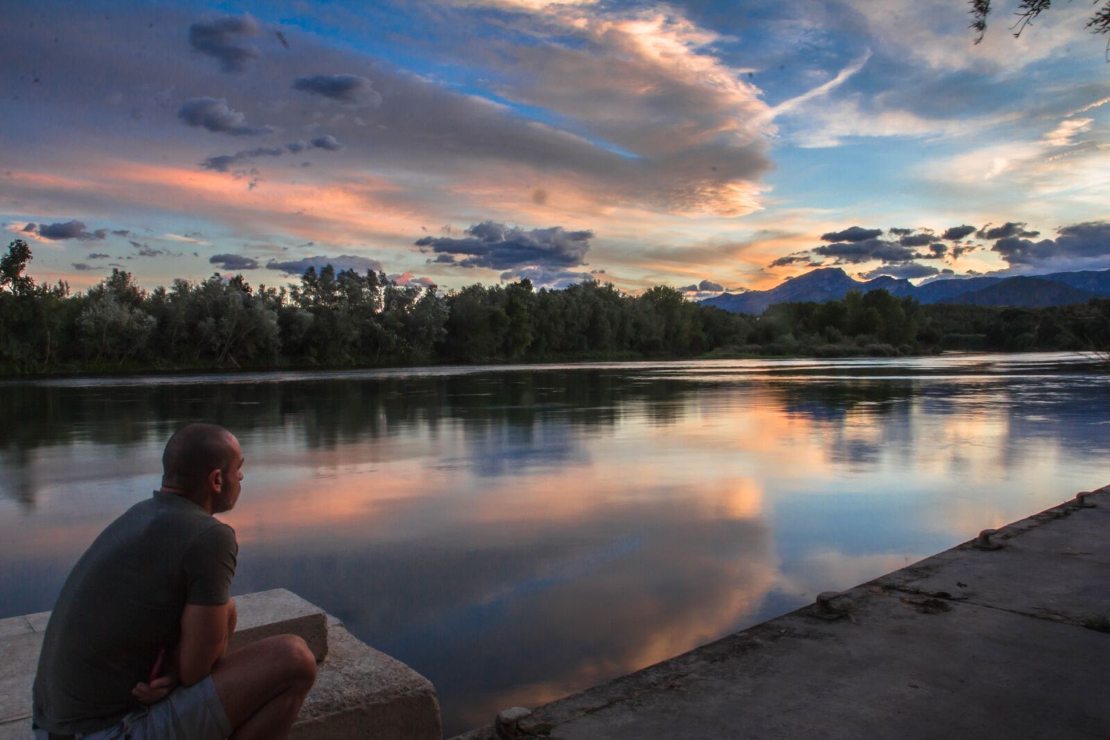 Canon EOS 60D sample photo. Holiday, sunset, contemplating photography