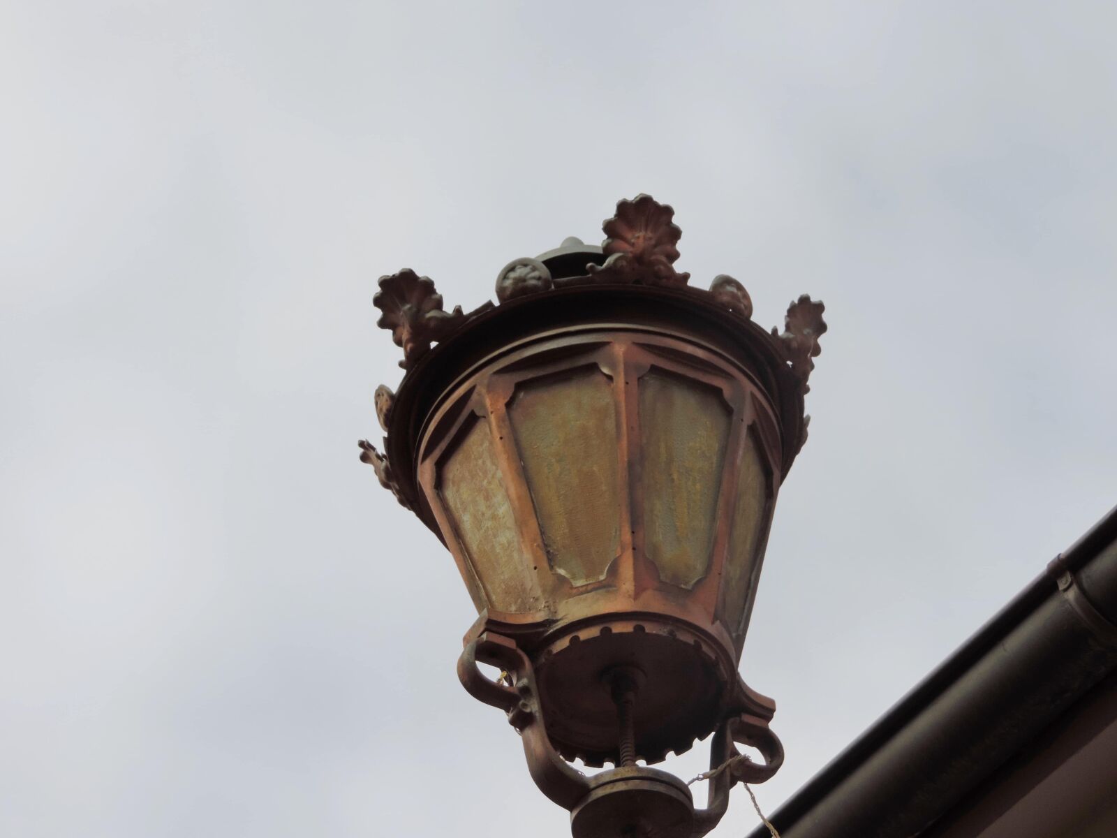 Nikon Coolpix P520 sample photo. Cast iron, lantern, lamp photography