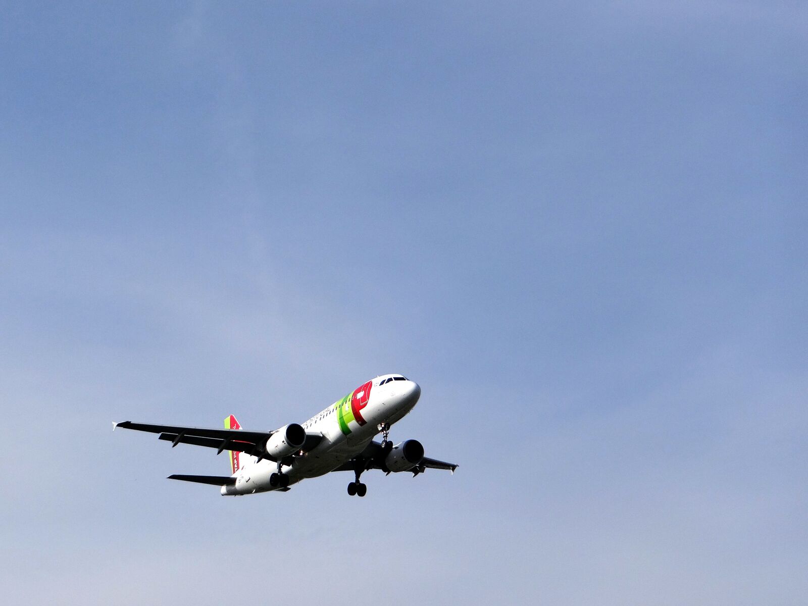 Sony DSC-HX200V sample photo. Okecie, the plane, airport photography