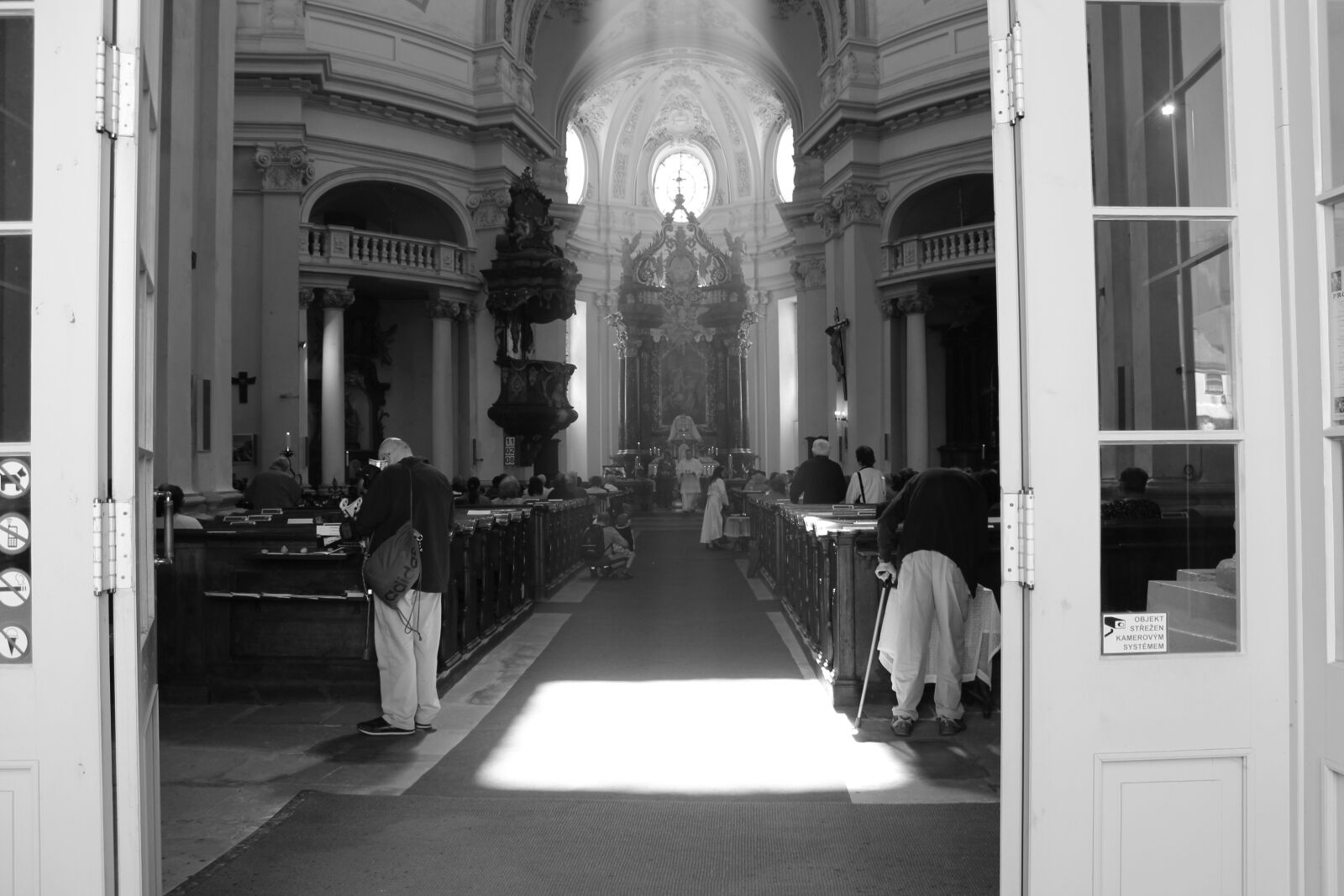 Canon EOS 600D (Rebel EOS T3i / EOS Kiss X5) sample photo. Church, building, architecture photography