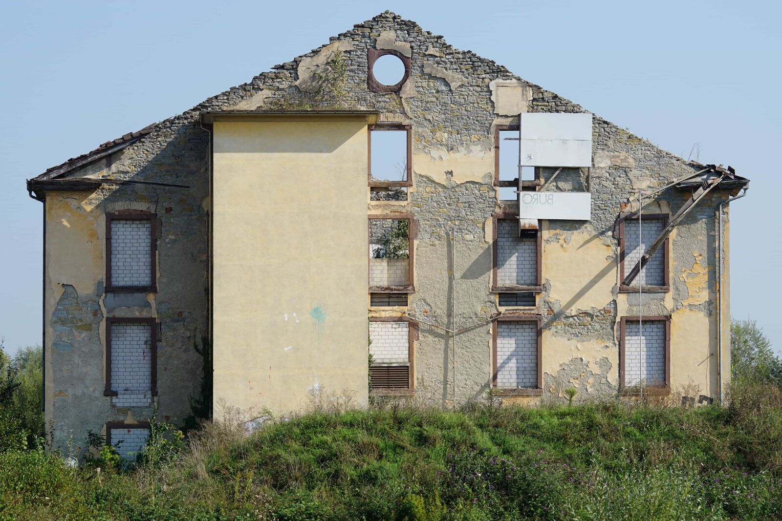 Sony ILCA-77M2 sample photo. Earthquake, architecture, old, ruin photography