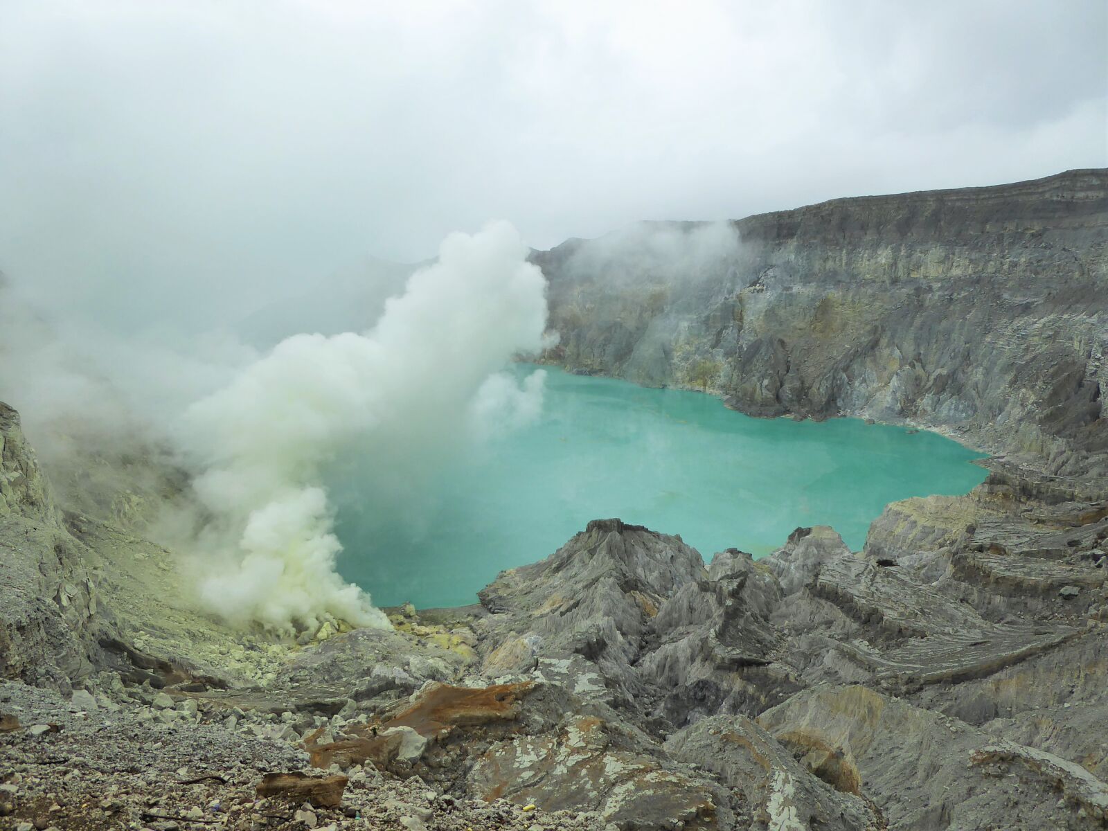Panasonic Lumix DMC-ZS50 (Lumix DMC-TZ70) sample photo. Ijen, sulphur, volcano photography