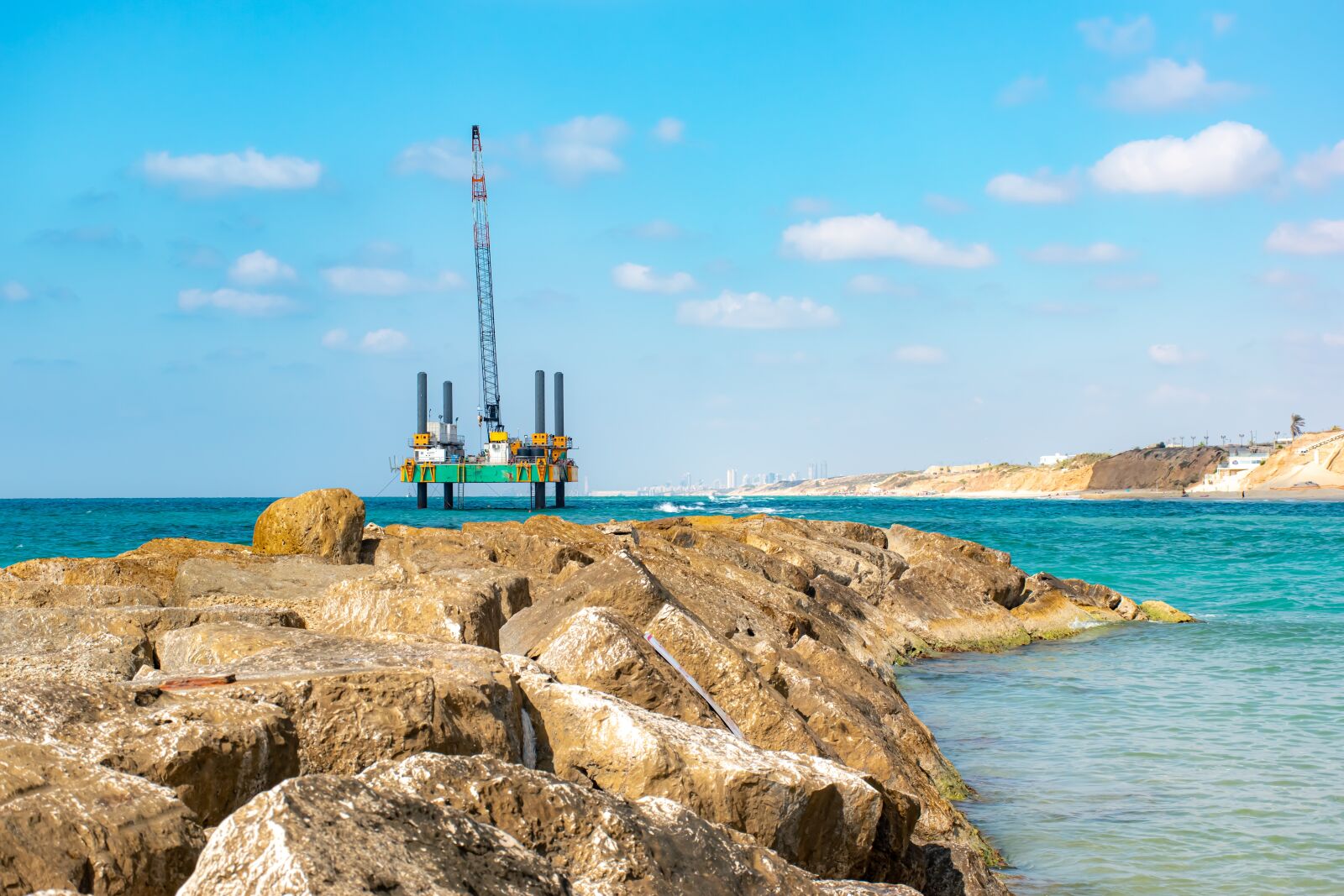 Nikon D5600 sample photo. Platform, rocks, crane photography