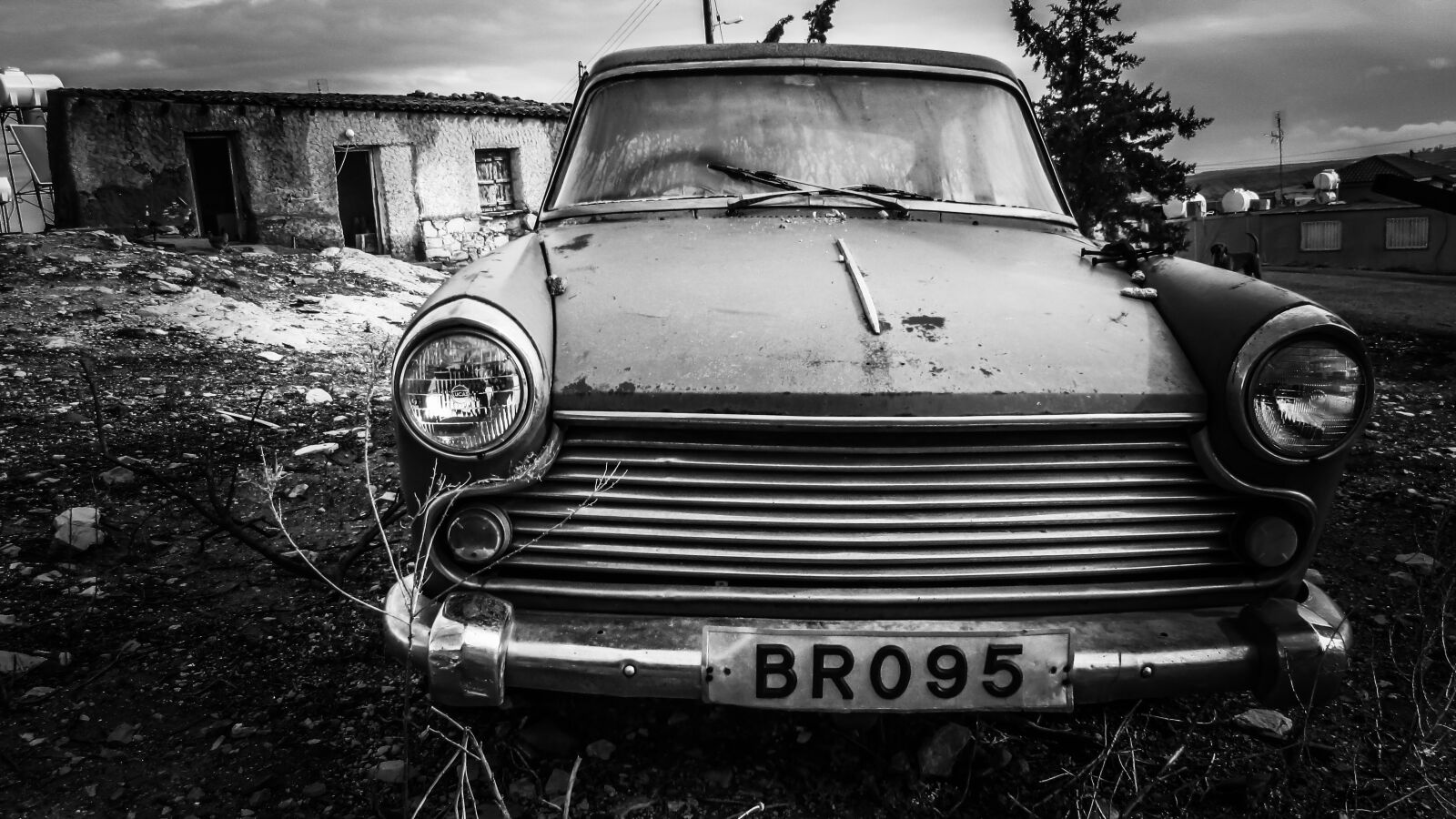 Canon PowerShot SX400 IS sample photo. Old car, rusty, abandoned photography