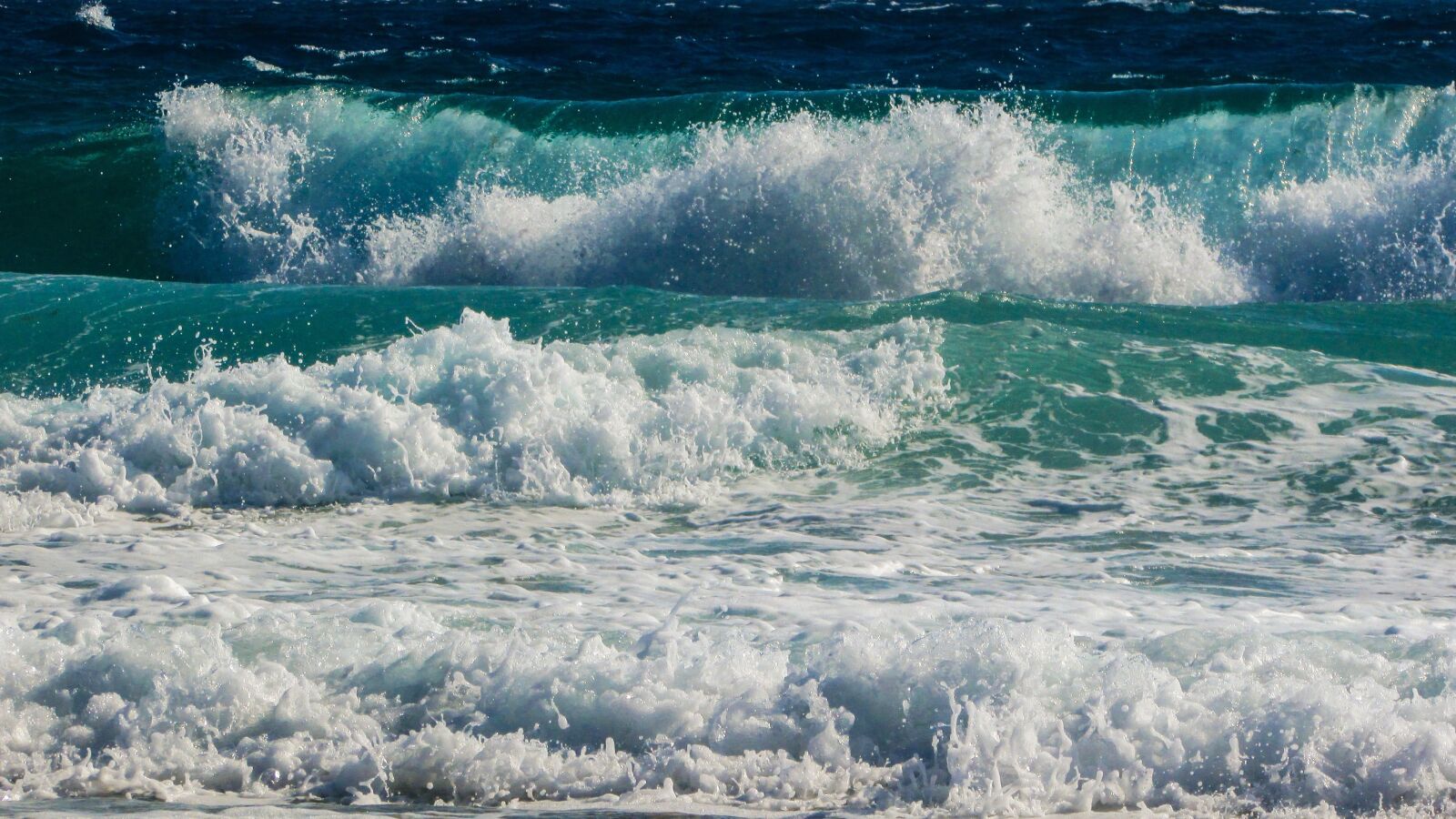 Canon PowerShot SX400 IS sample photo. Wave, smashing, foam photography