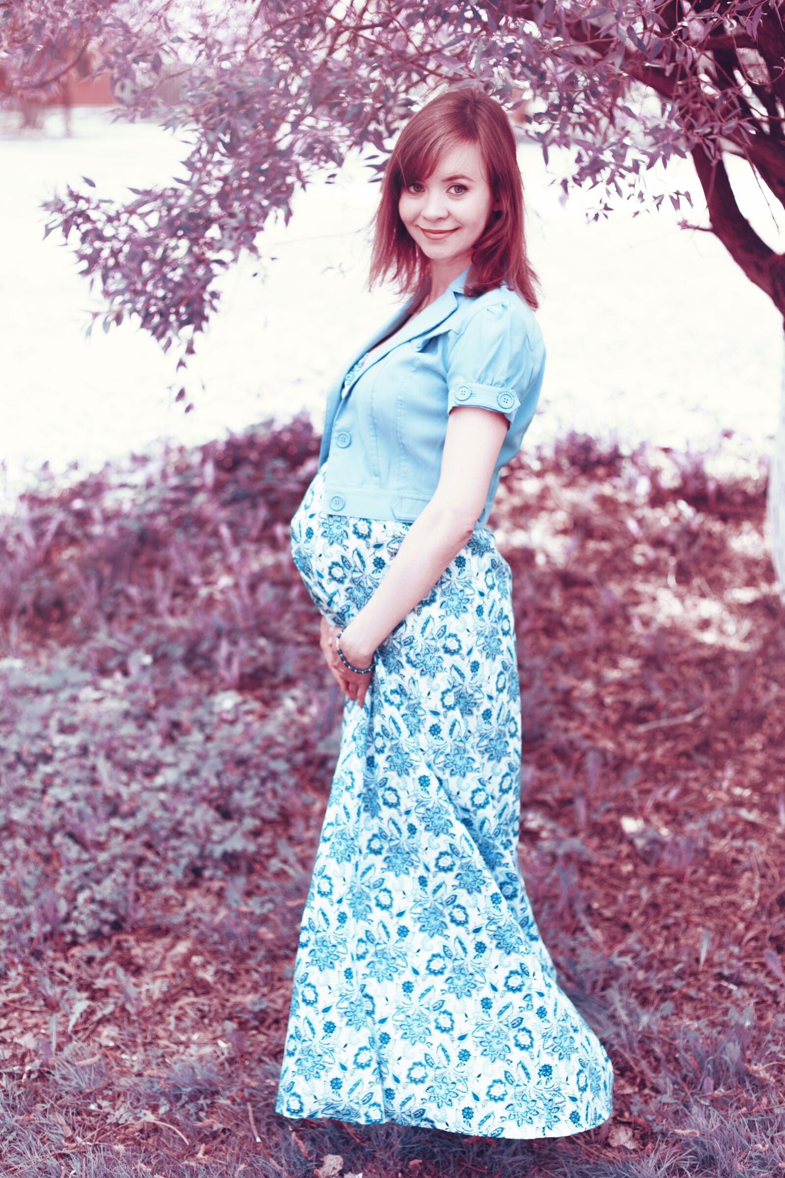 Canon EOS 5D Mark III sample photo. Pregnant, woman, stand by photography