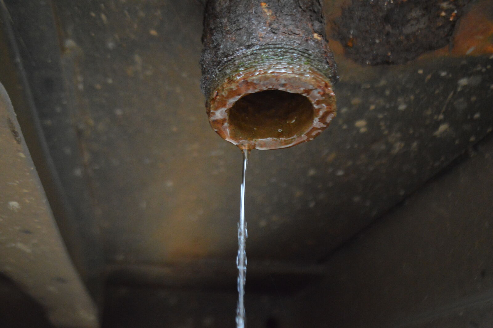 Nikon D3200 sample photo. Drip, pipe, rusty photography