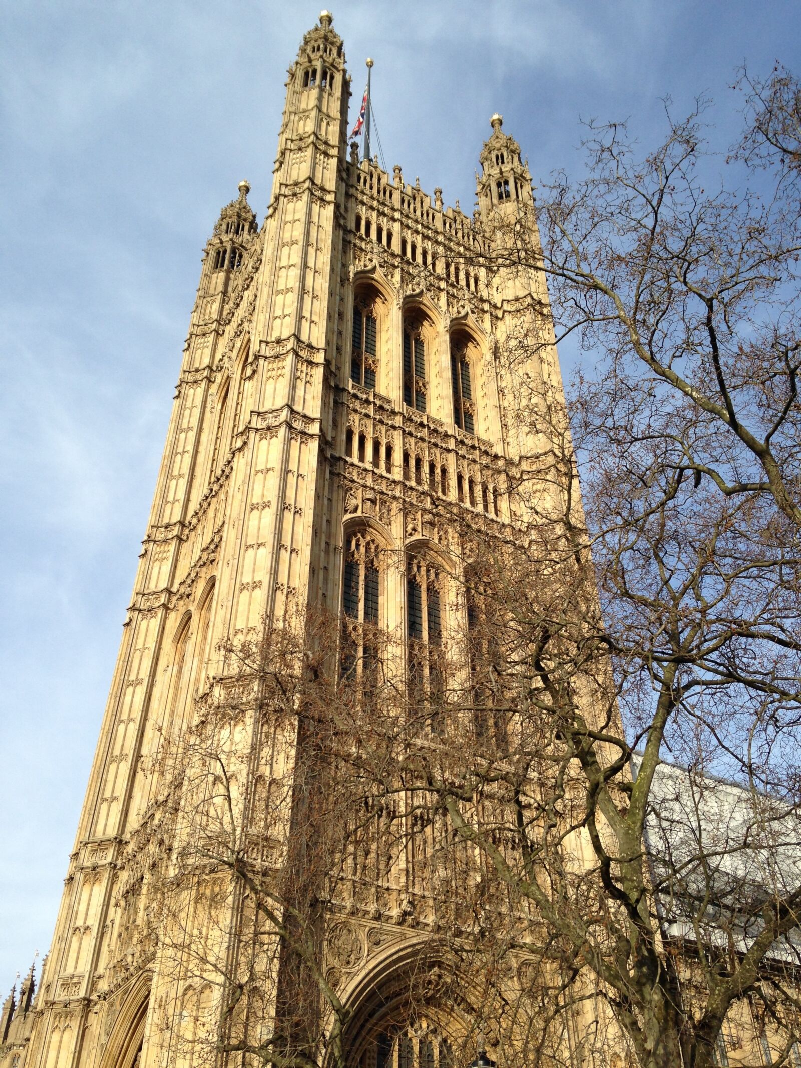 iPhone 5 back camera 4.12mm f/2.4 sample photo. London, england, britain photography