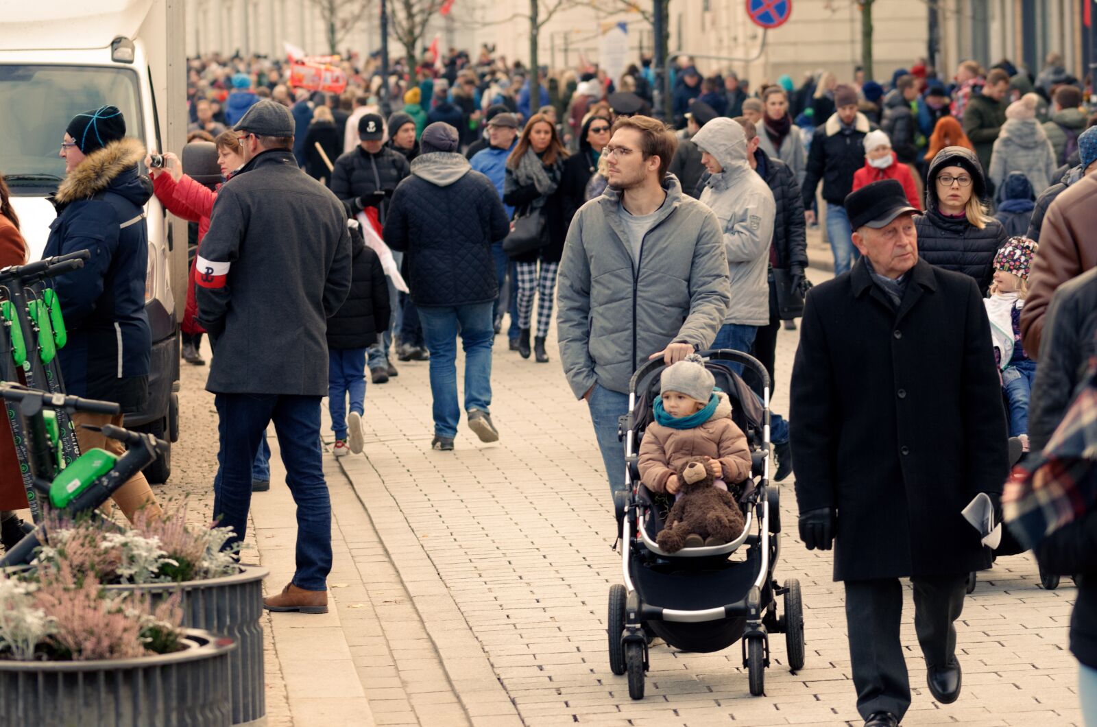 Nikon D5100 sample photo. People, the crowd, family photography