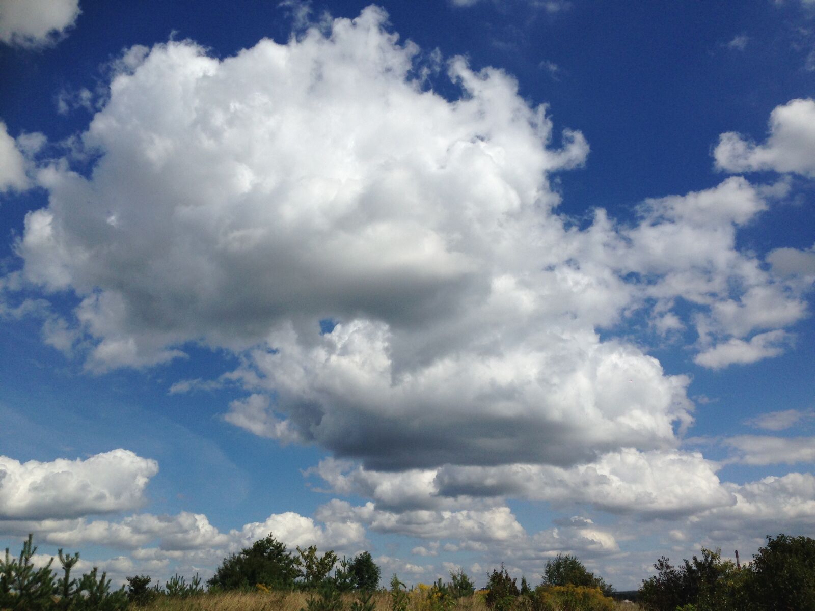 Apple iPhone 5c sample photo. Clouds, sky, glomerulus photography