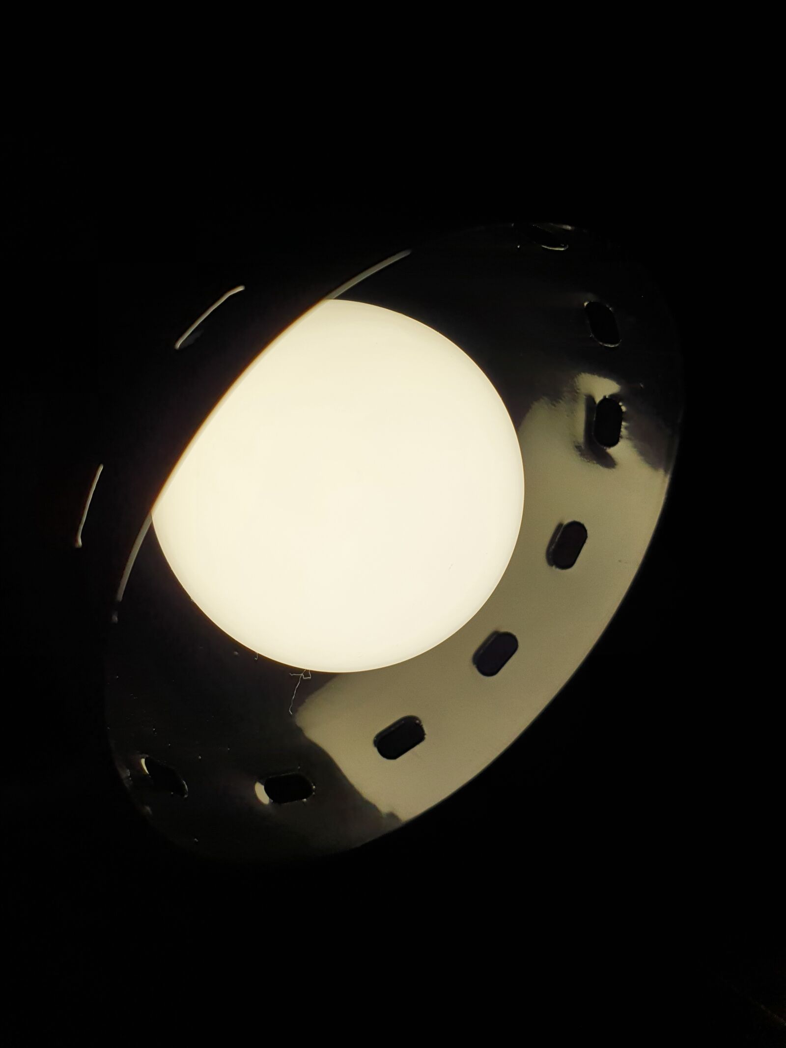 Samsung Galaxy S10 sample photo. Lamp, lantern, light photography