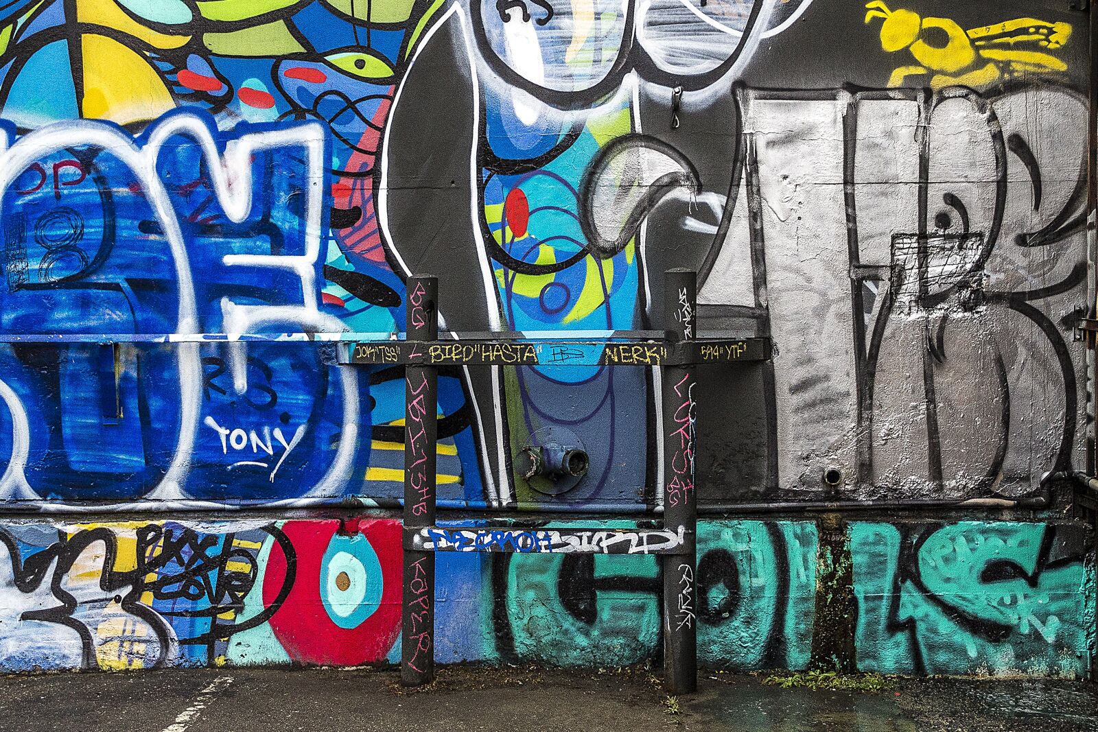 Canon EOS 1100D (EOS Rebel T3 / EOS Kiss X50) sample photo. Graffiti, background, grunge photography