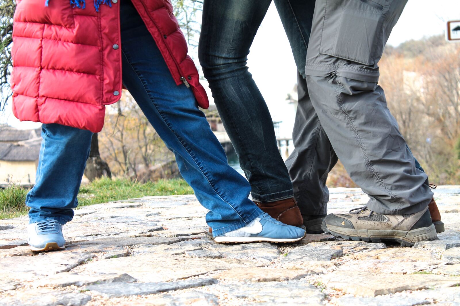 Canon EOS 1100D (EOS Rebel T3 / EOS Kiss X50) sample photo. Legs, sneakers, gumshoes photography