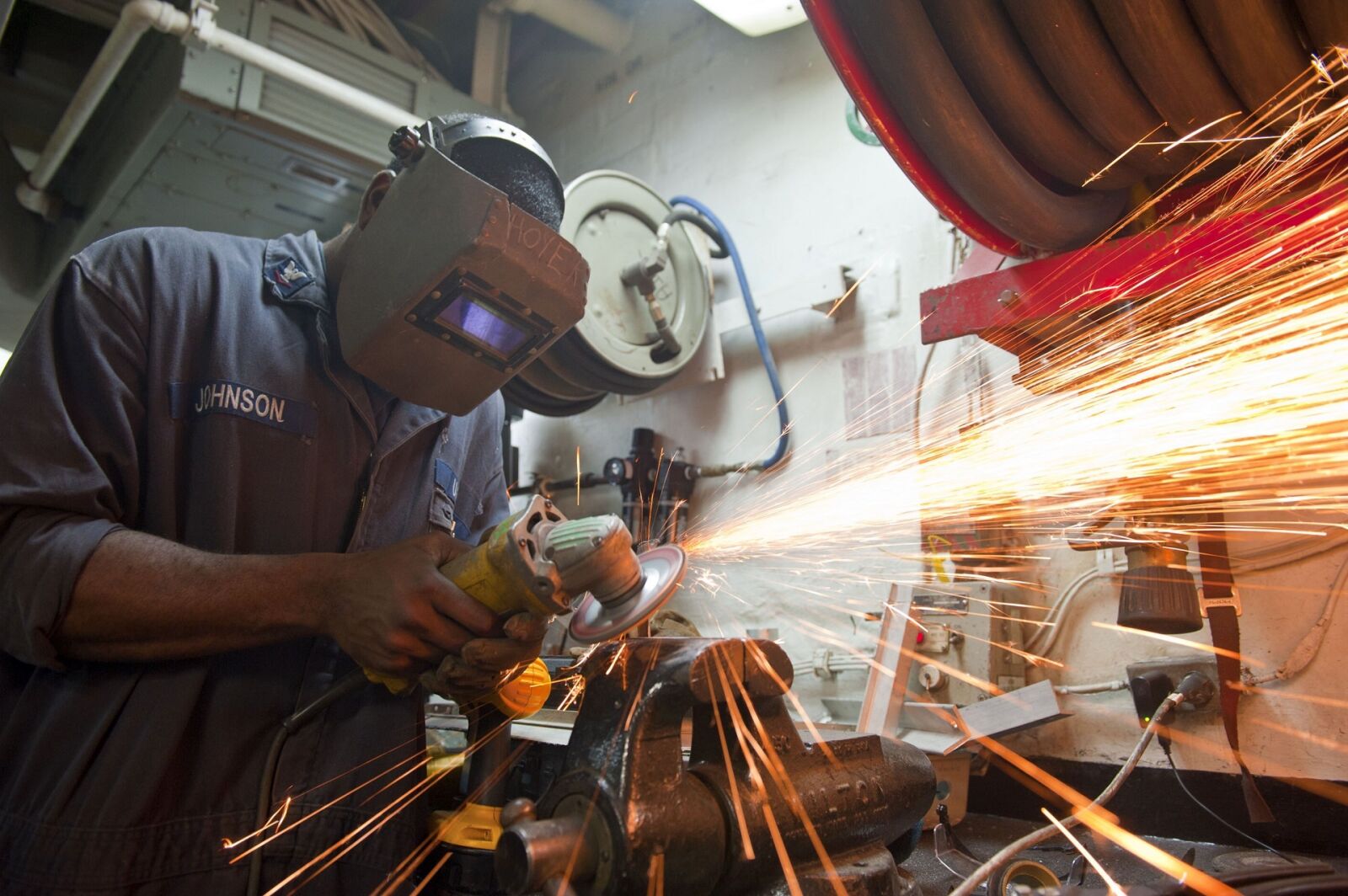Nikon D700 sample photo. Grinding, maintenance, labor photography