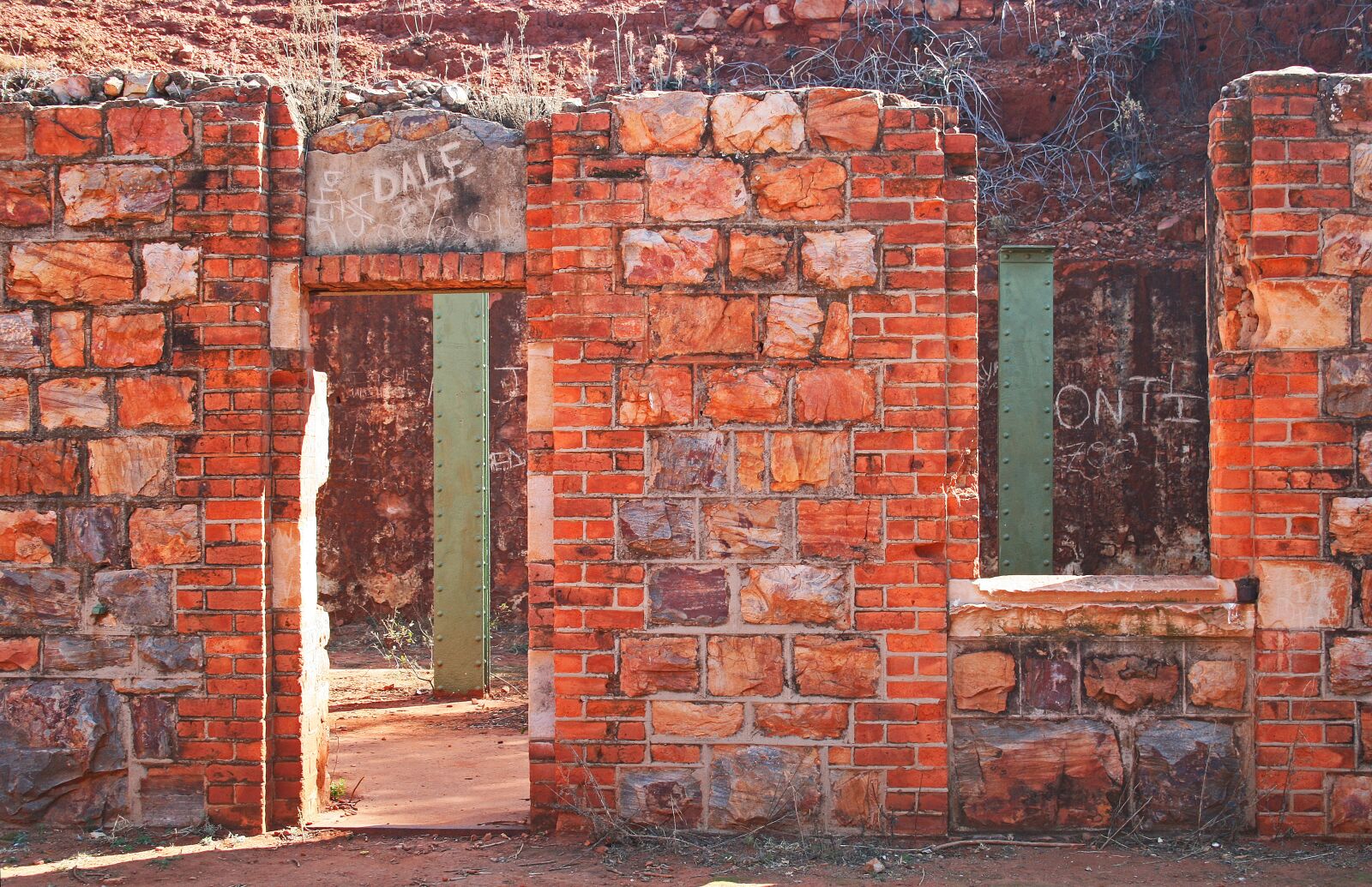 Canon EOS 400D (EOS Digital Rebel XTi / EOS Kiss Digital X) sample photo. Ruins of old fort photography