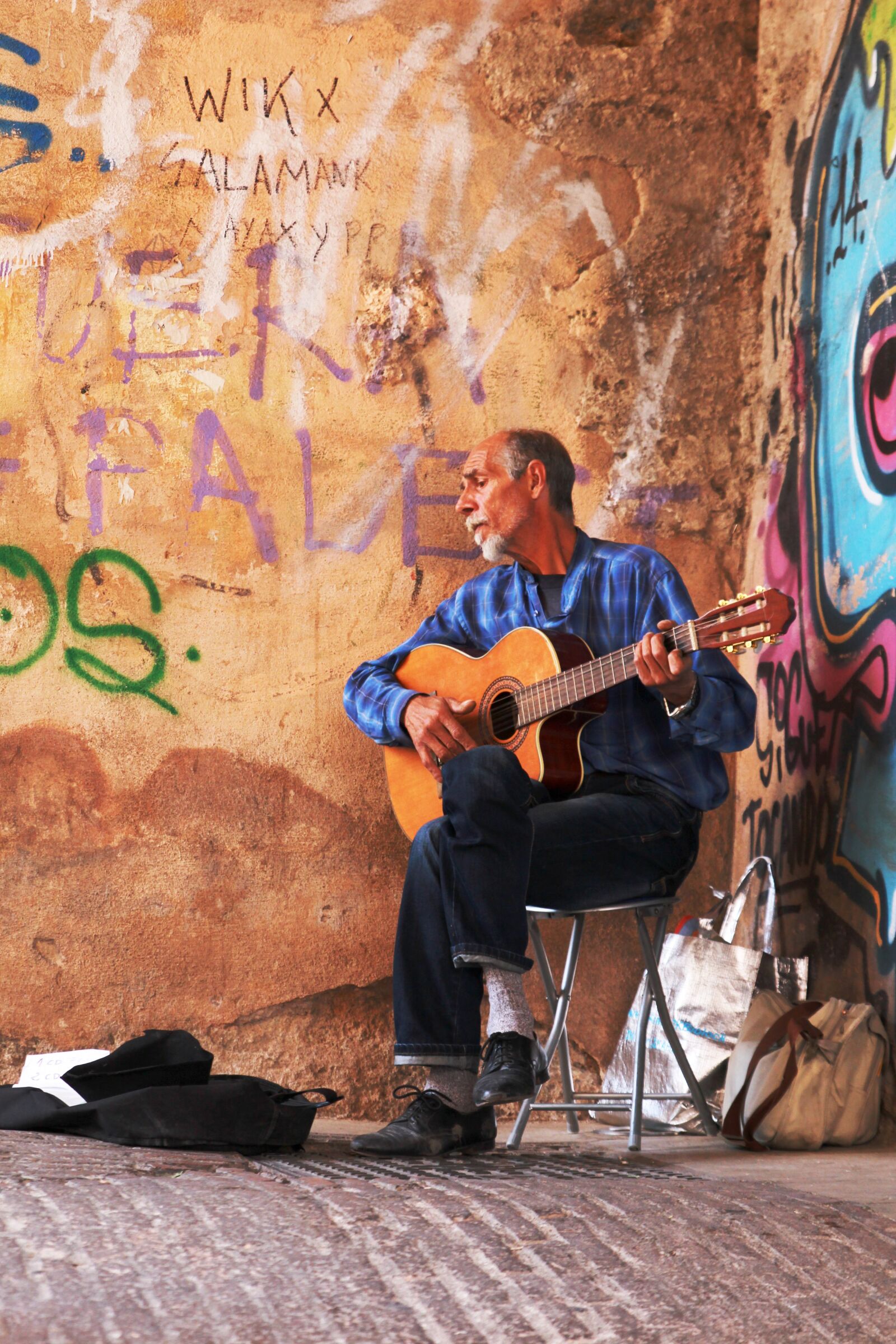 Canon EOS 60D sample photo. Graffiti wall, guitar, street photography