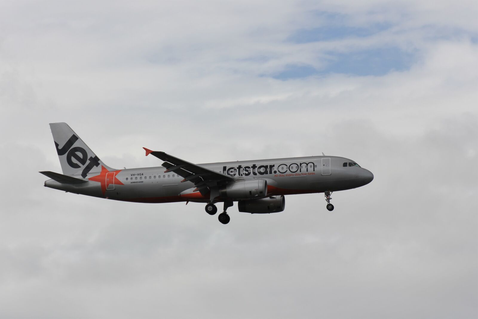 Canon EOS 60D sample photo. Jetstar, landing, plane photography