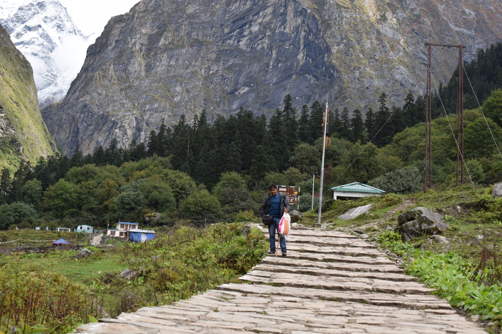 Nikon D5300 sample photo. Mountains, way to valley photography
