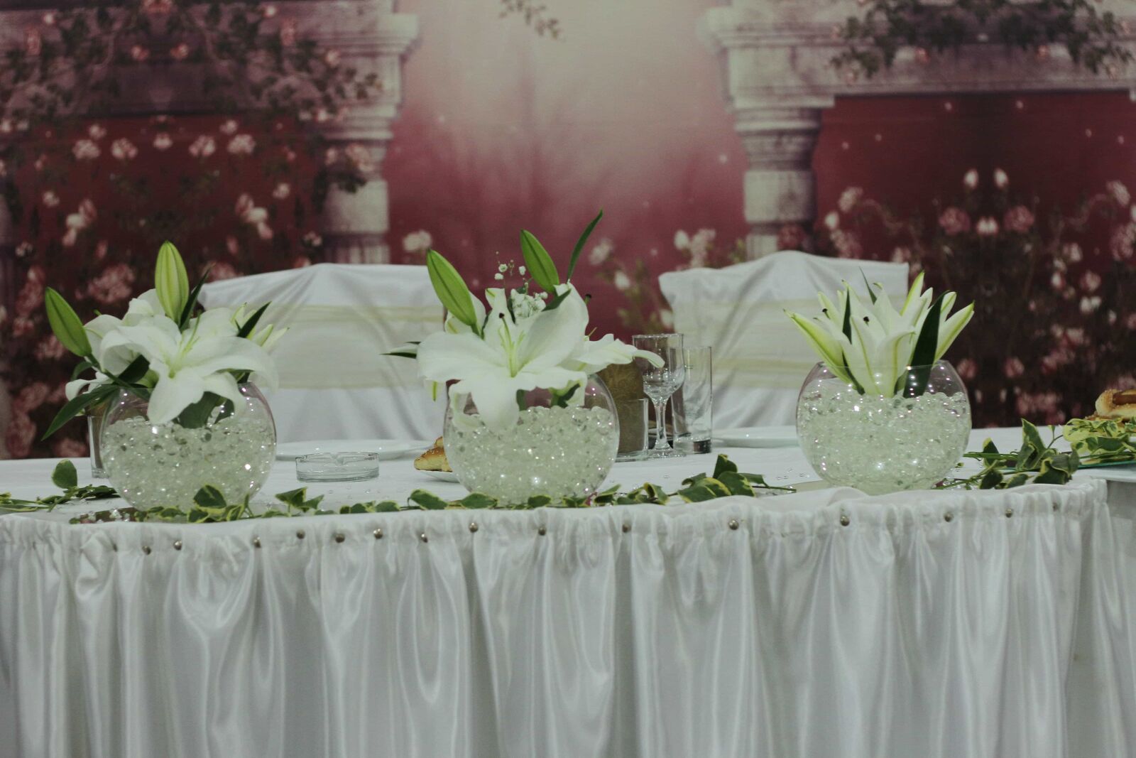 Canon EOS 7D + Canon EF 50mm F1.8 II sample photo. Interior, interior decoration, flower photography