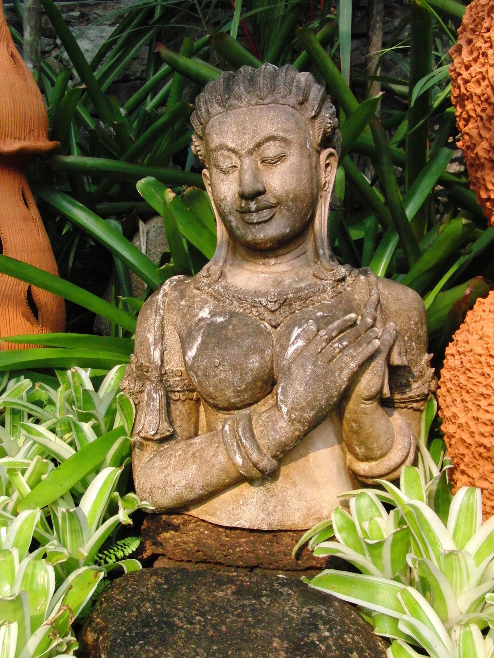 CASIO EX-FC100 sample photo. Stone woman, statue of photography