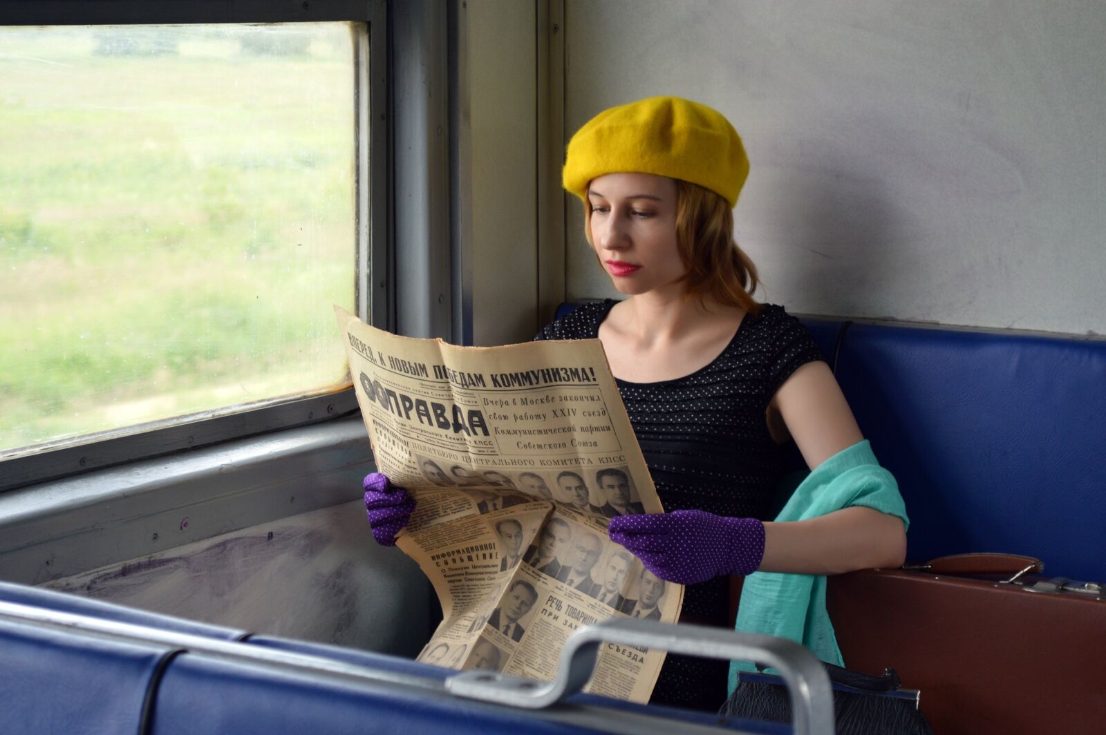 Nikon D3200 sample photo. Train car, woman, passenger photography