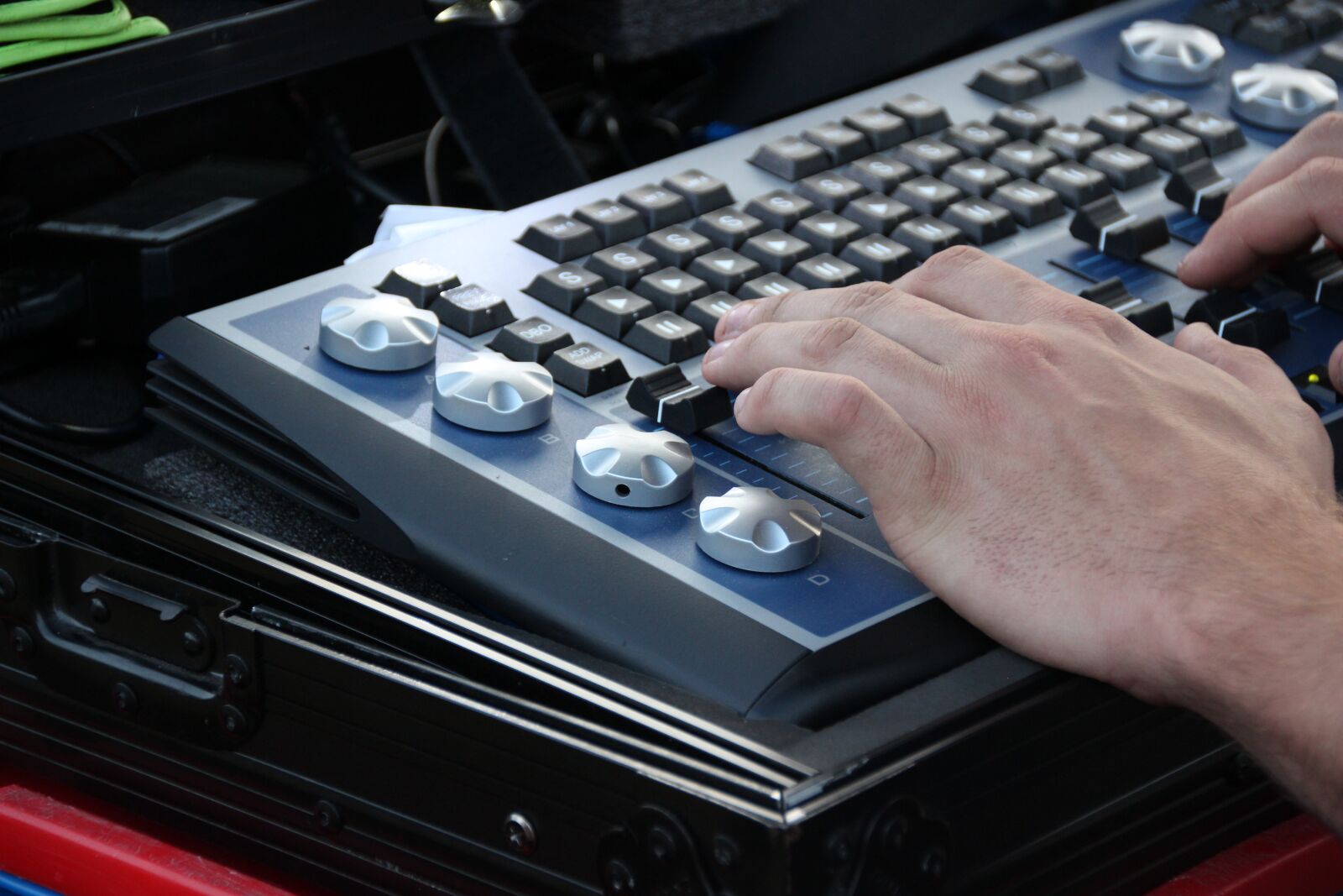 Canon EOS 600D (Rebel EOS T3i / EOS Kiss X5) sample photo. Mixer, music, sound mixer photography