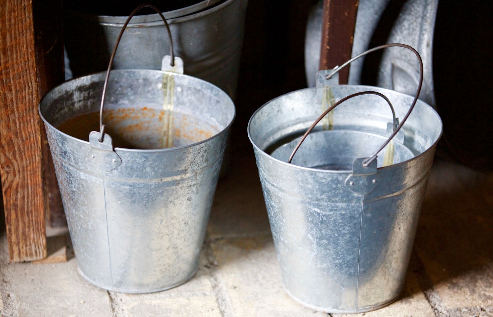 Canon EOS 5D Mark III sample photo. Buckets, steel, former photography
