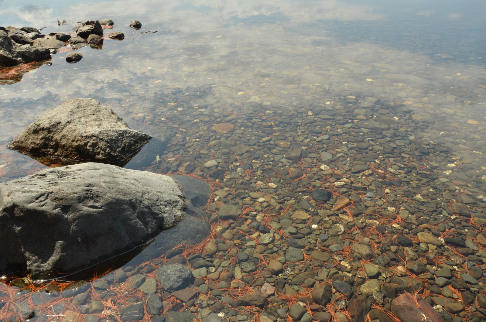 Nikon D7000 sample photo. Water, pebble, bright photography