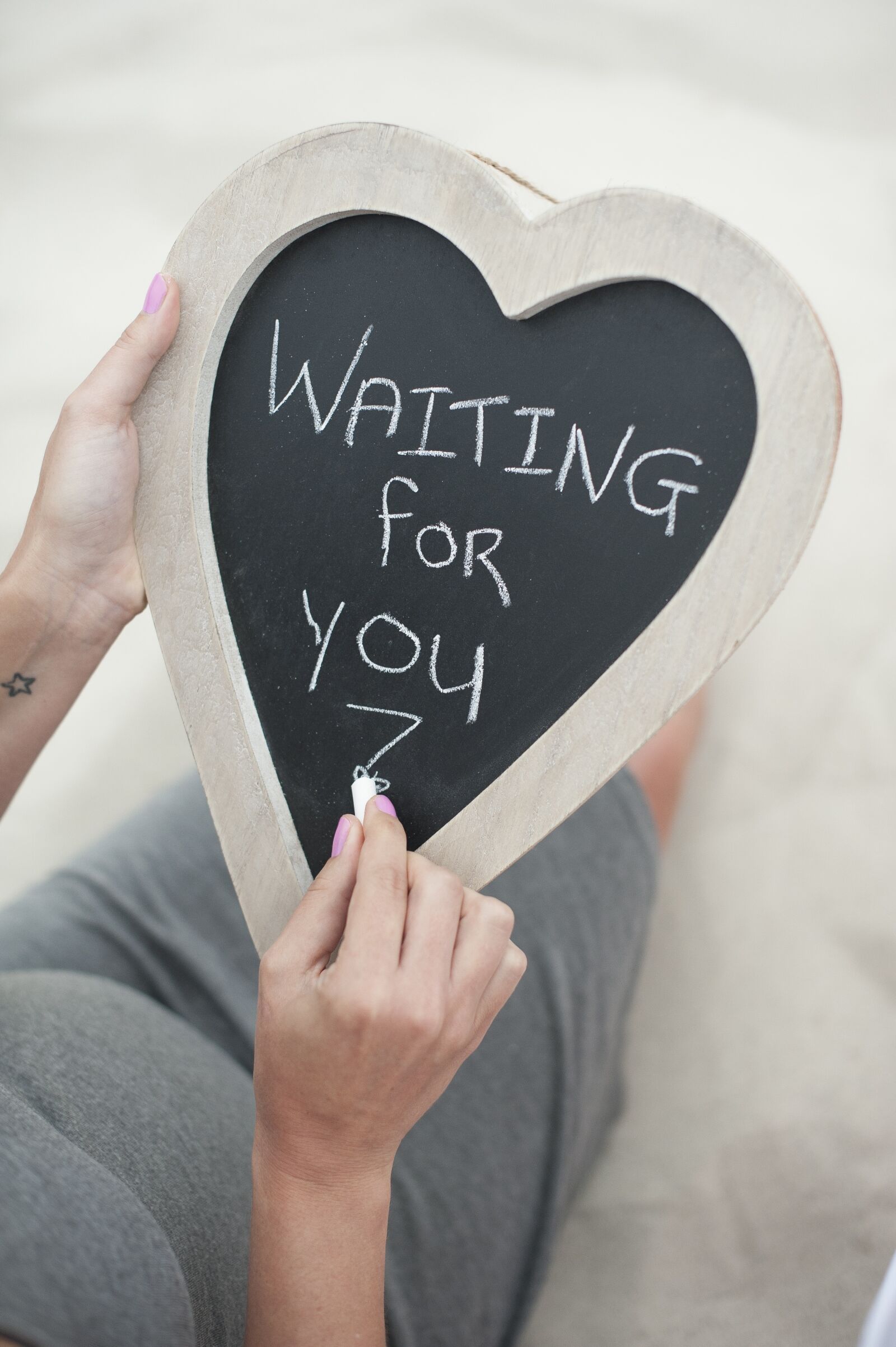 Nikon D700 sample photo. Pregnancy, chalkboard note, message photography