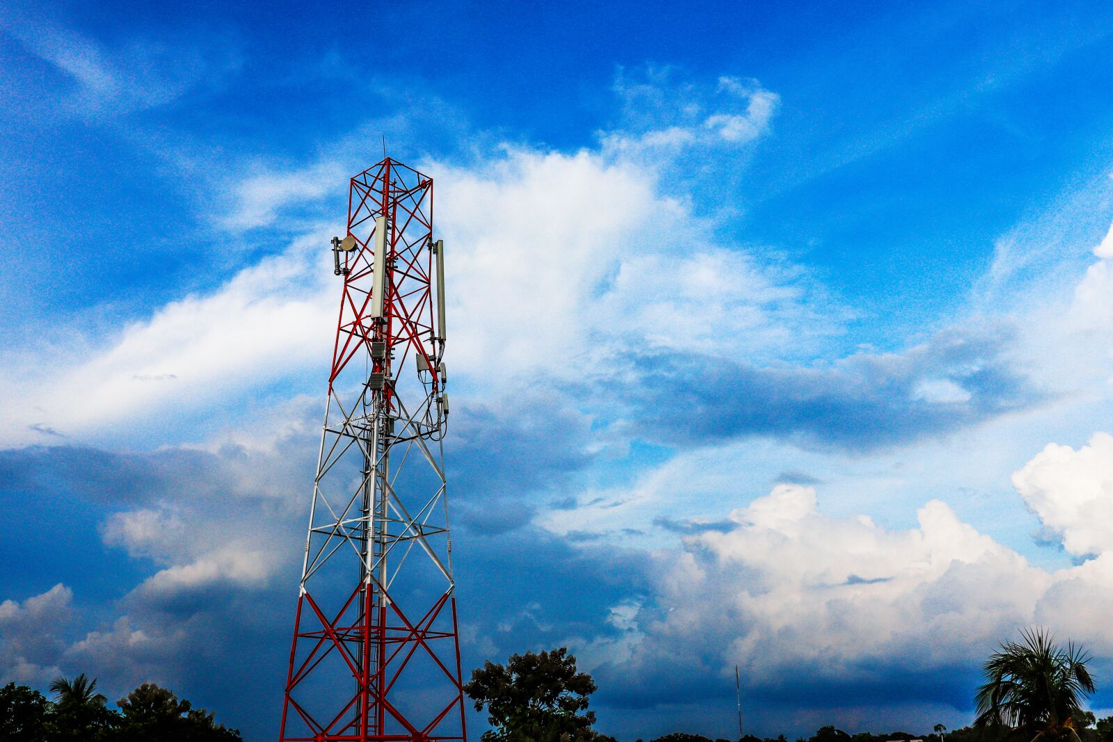 Canon EOS 250D (EOS Rebel SL3 / EOS Kiss X10 / EOS 200D II) sample photo. Tower, structure, sky photography